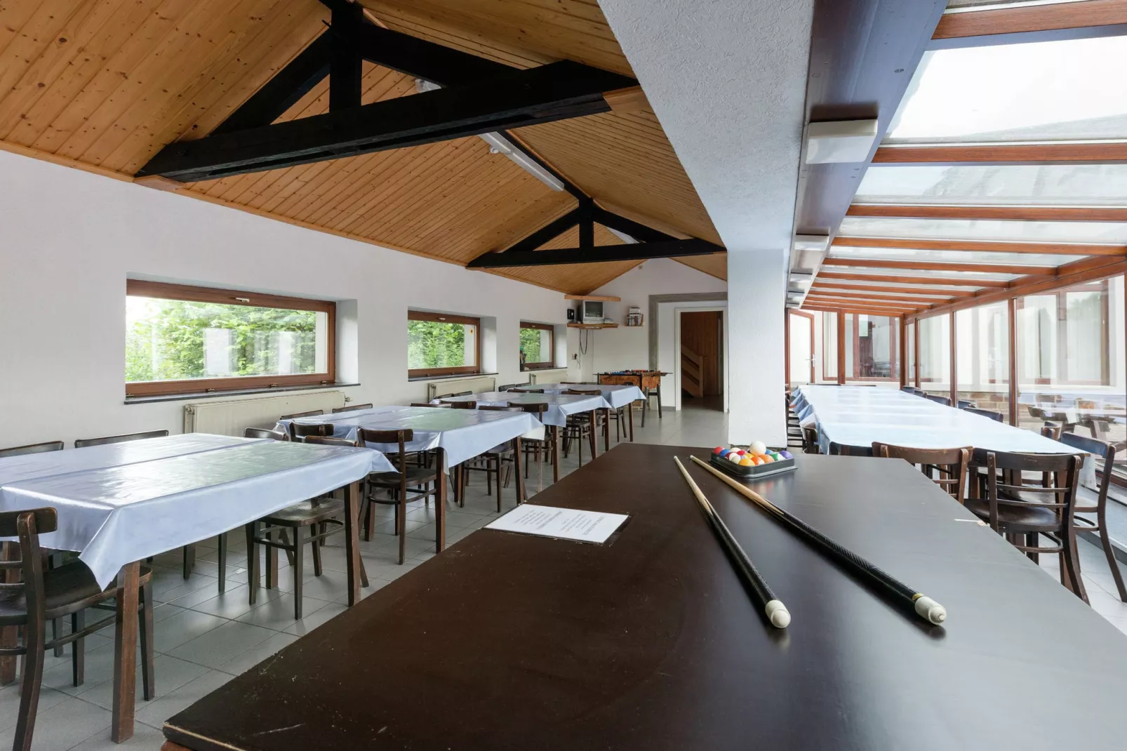 Ecole-Dining room