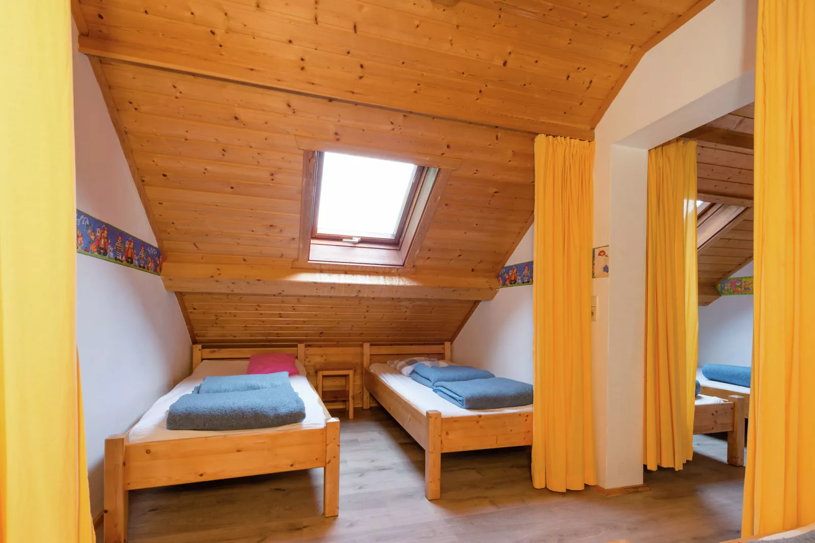 Ecole-Bedroom