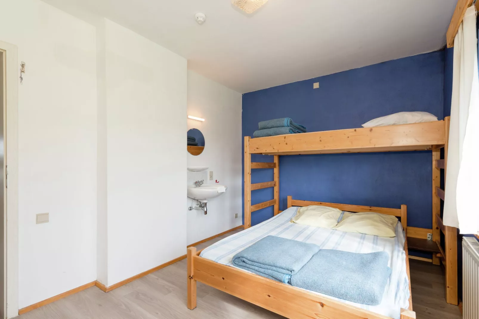 Ecole-Bedroom