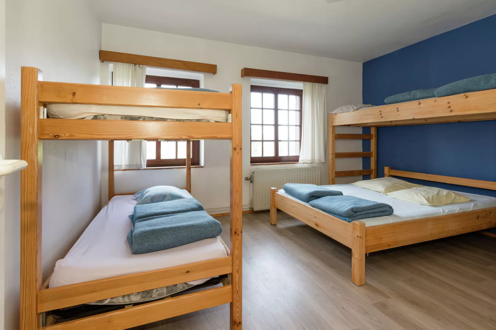 Ecole-Bedroom