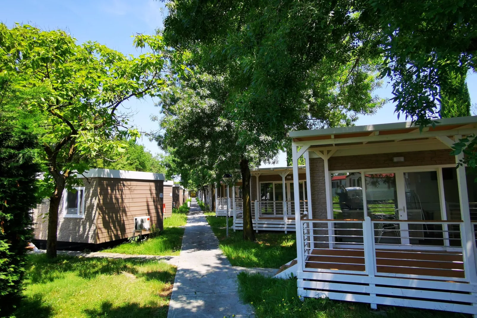 Mobile Homes The Garda Village, Sirmione-Maxi Caravan Prestige-View summer