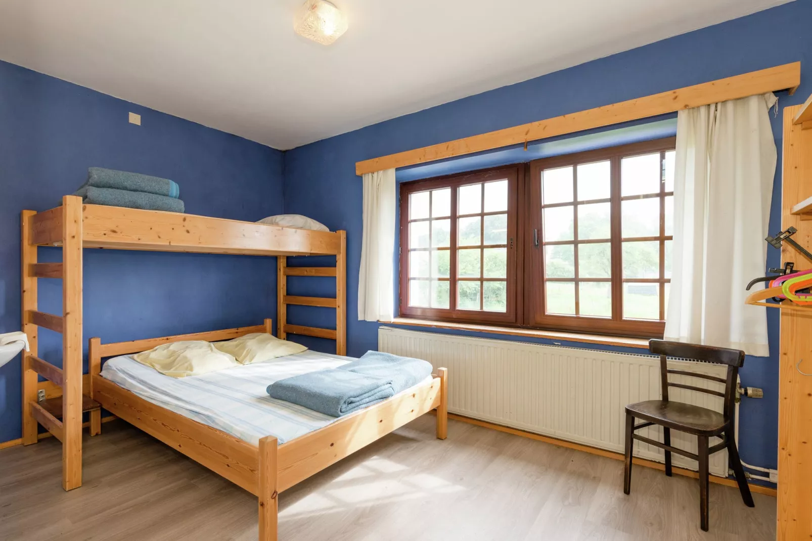Ecole-Bedroom