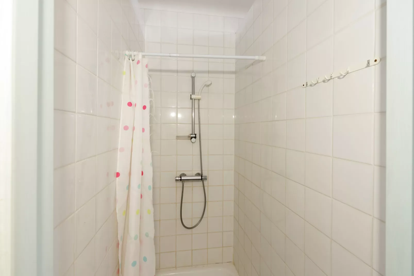 Ecole-Bathroom