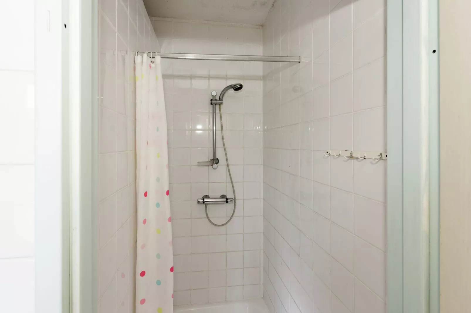 Ecole-Bathroom