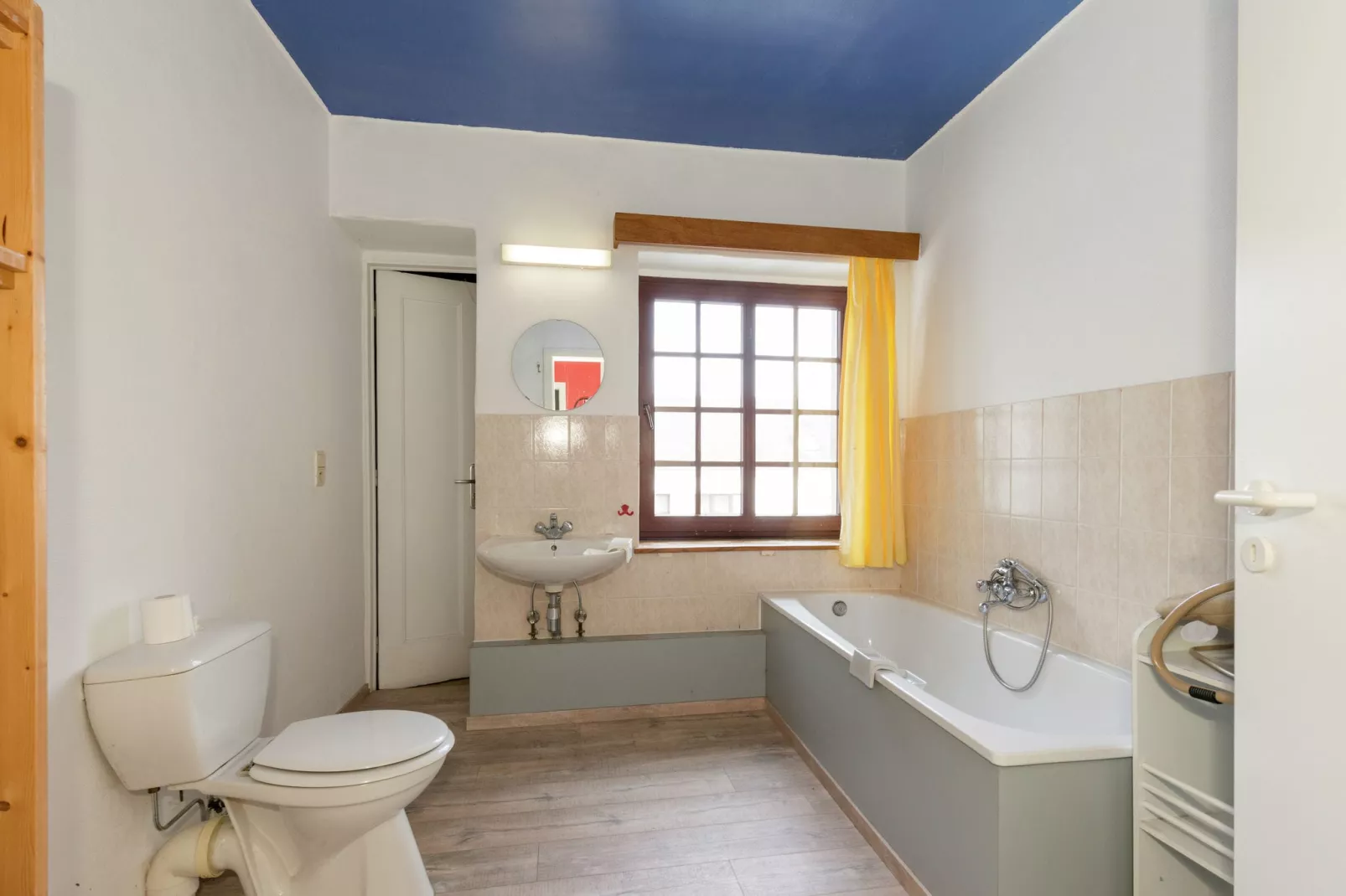 Ecole-Bathroom