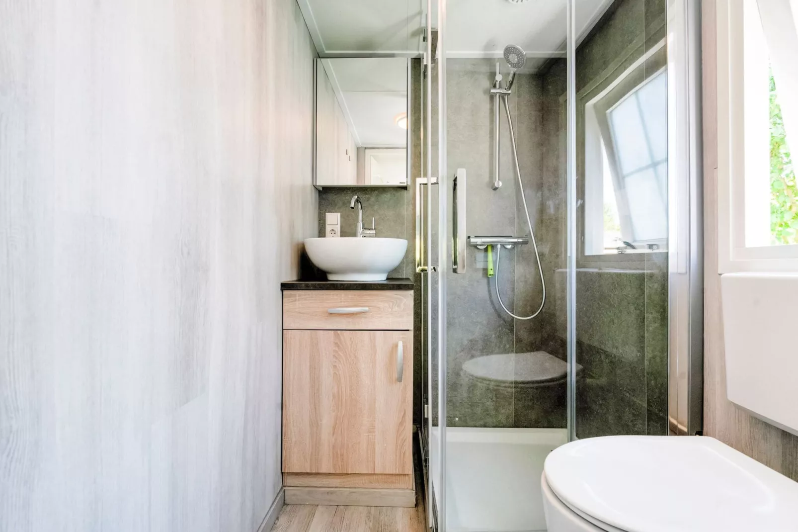 Huisje 84-Bathroom