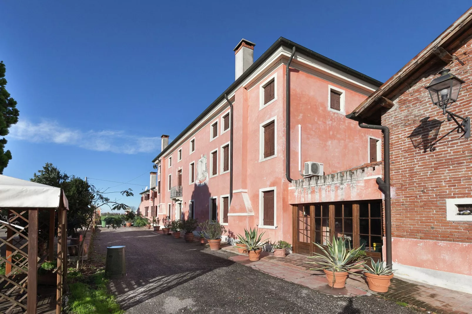 Villa Romana Due-Exterior summer