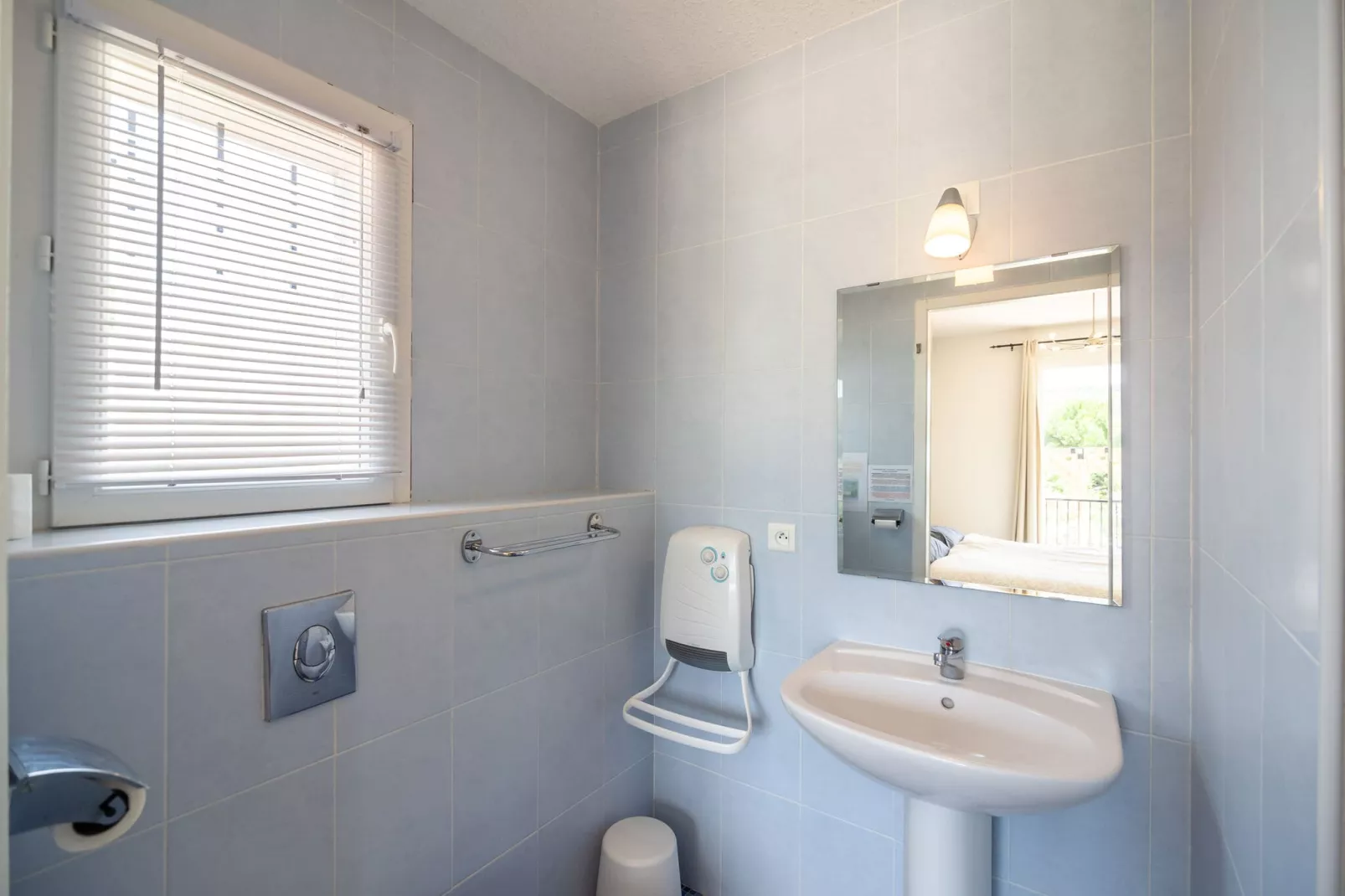 La Capitelle-Bathroom
