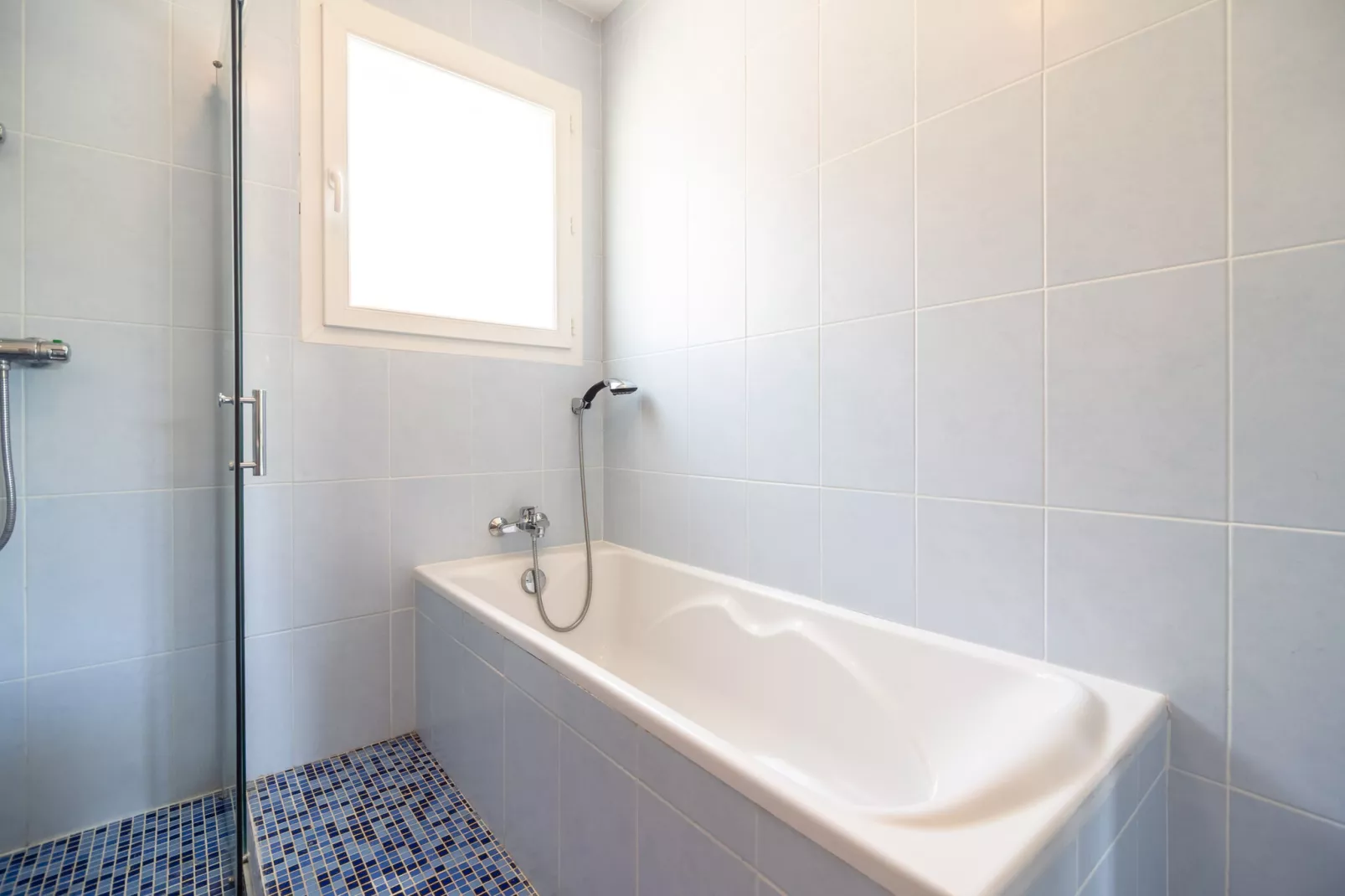 La Capitelle-Bathroom