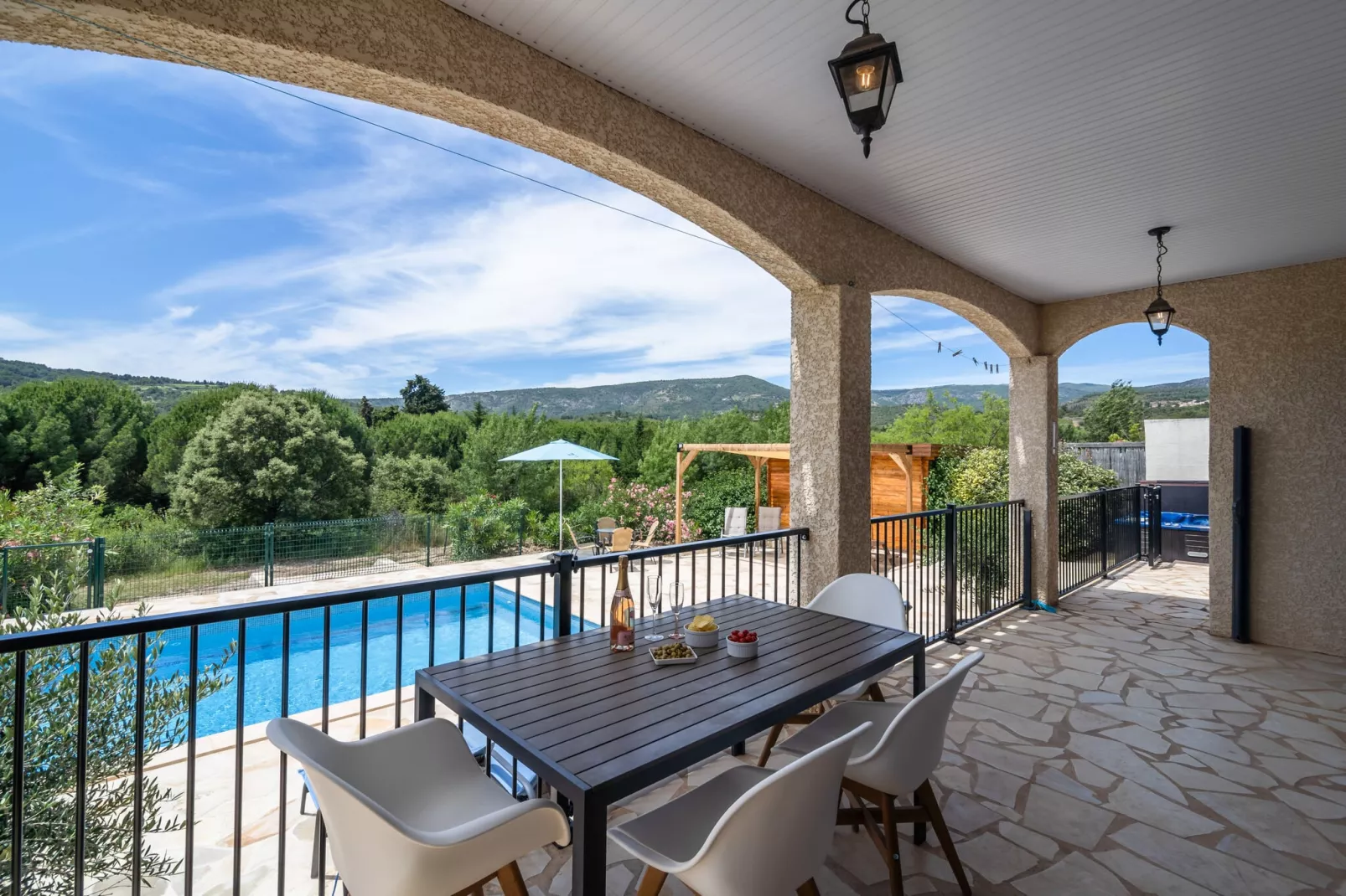 La Capitelle-Terrace balcony