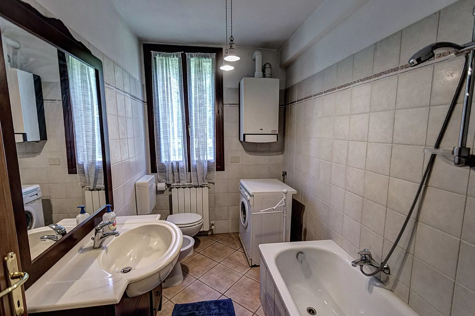Villa Romana Due-Bathroom