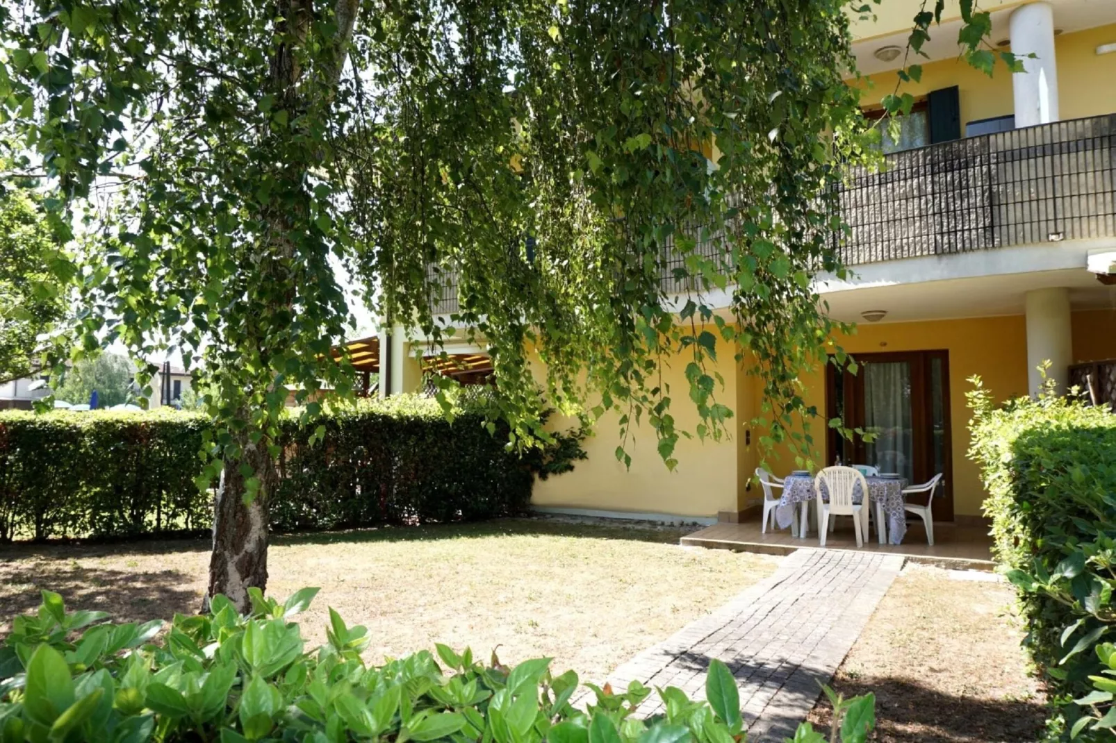 Olmi E206  Lido Altanea-Gardens summer