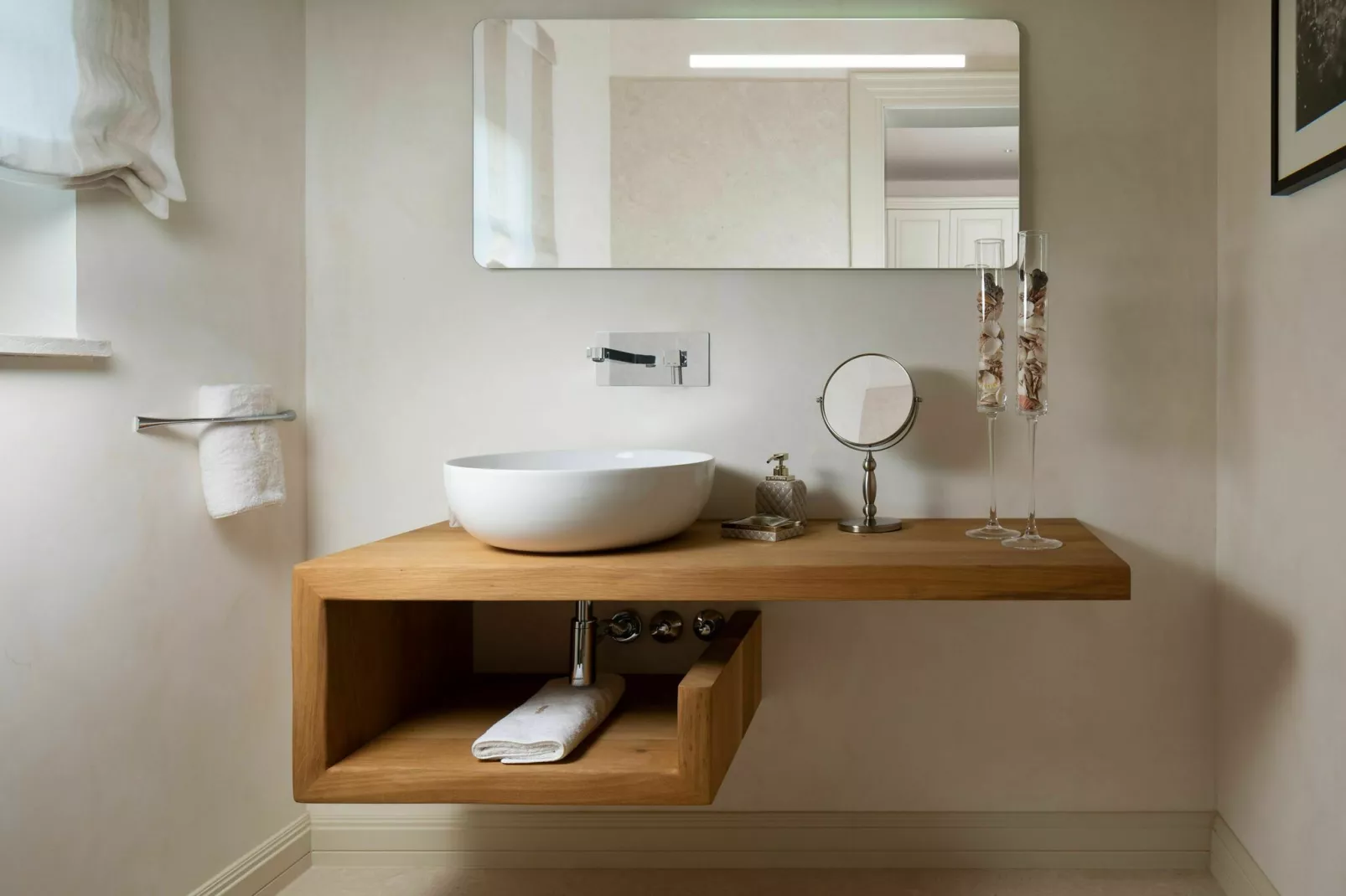 Adele-Bathroom