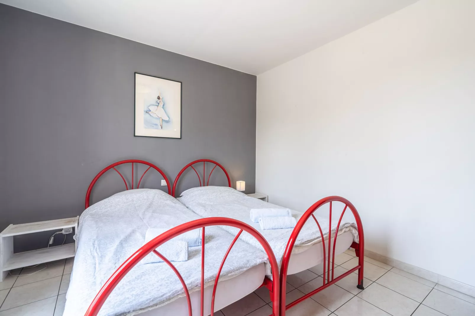 La Cave-Bedroom