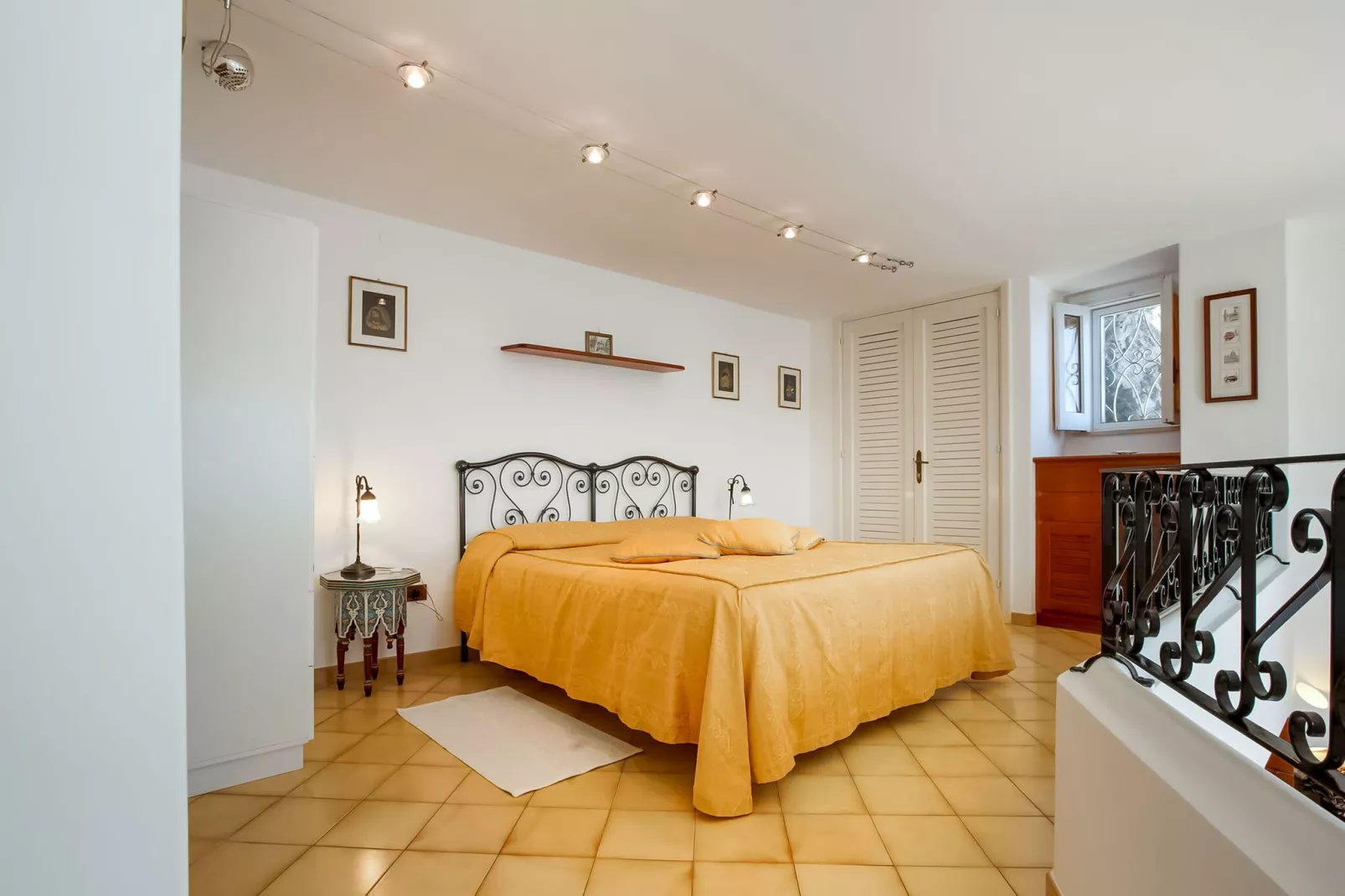 Arienzo-Bedroom
