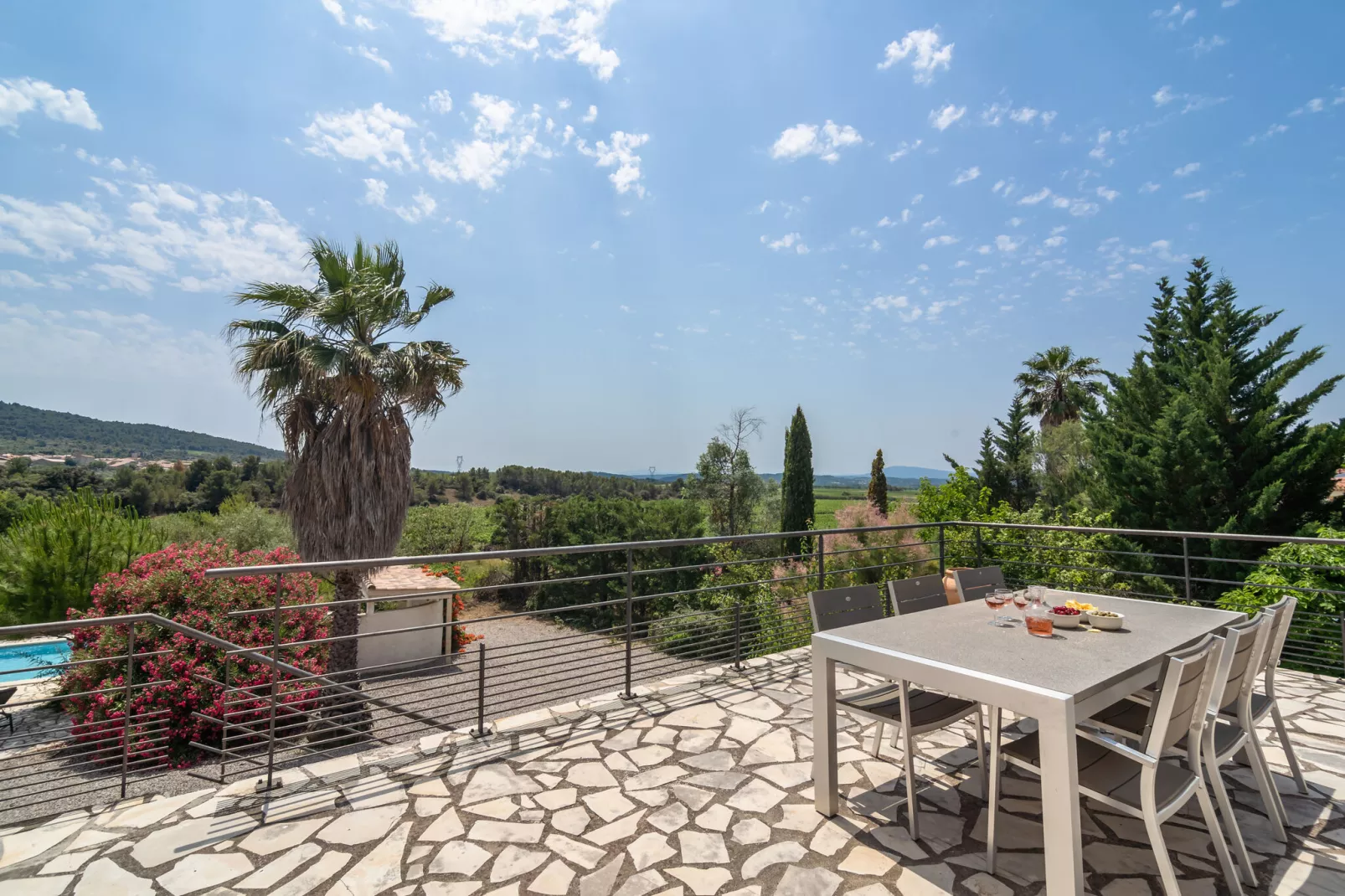 La Cave-Terrace balcony