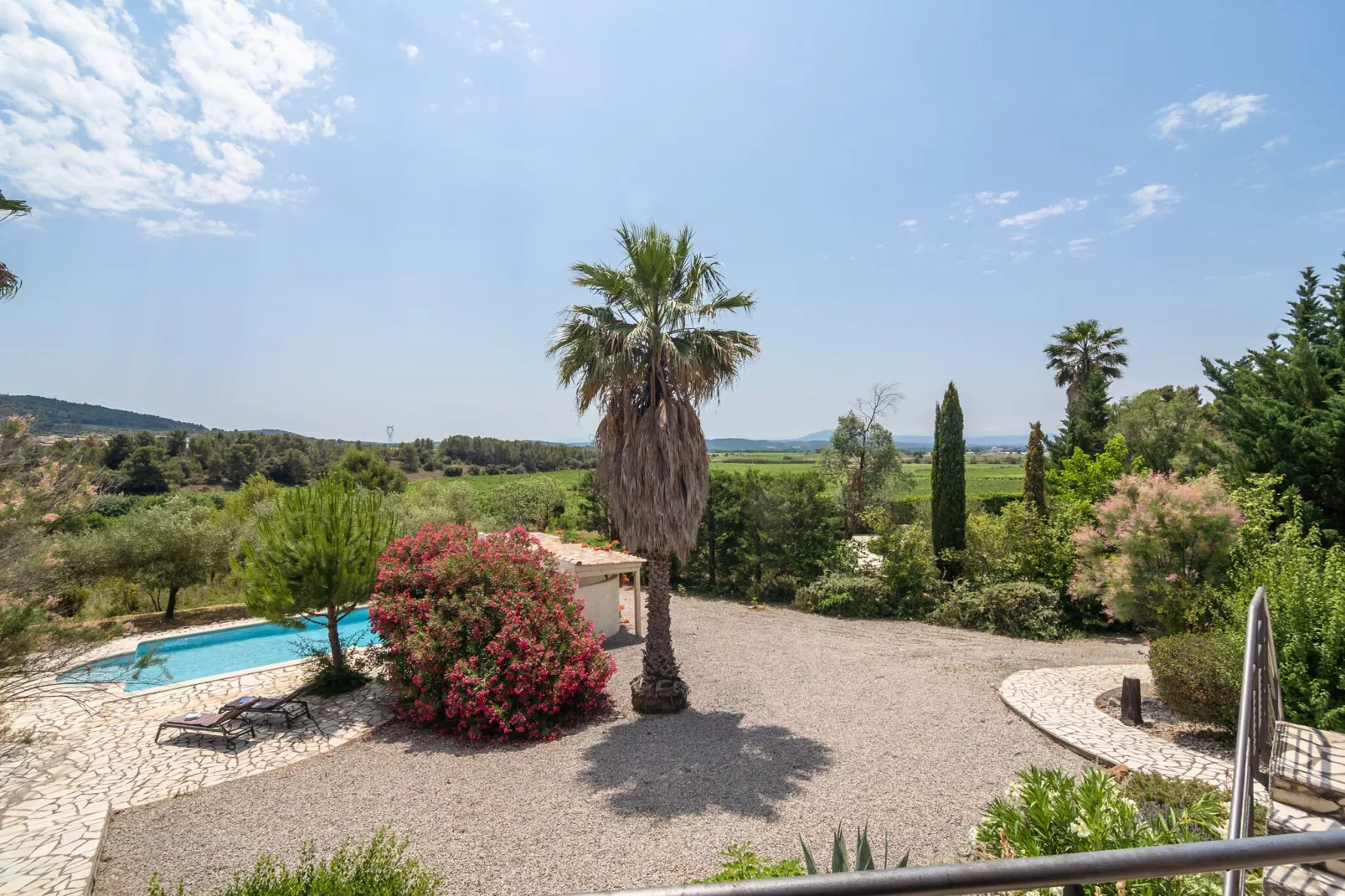 La Cave-Gardens summer