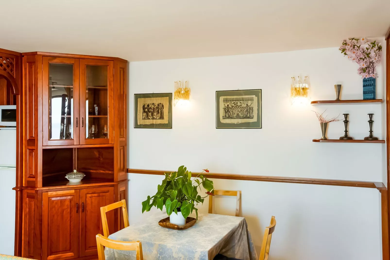 Arienzo-Dining room