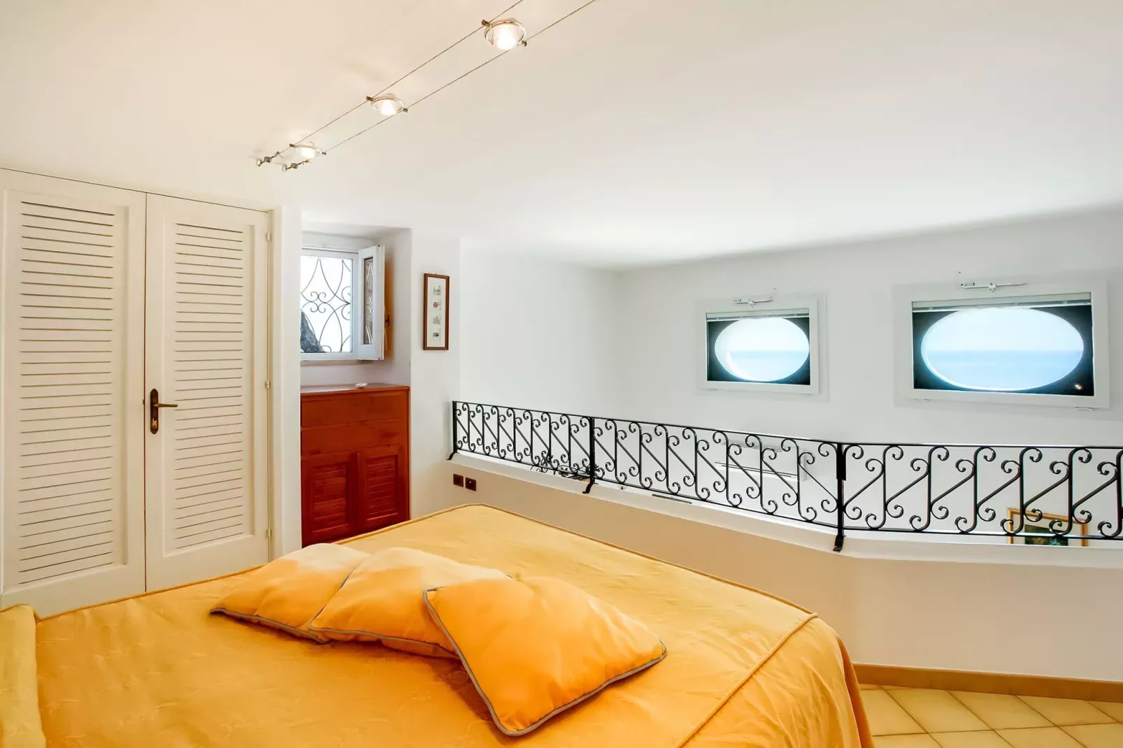 Arienzo-Bedroom