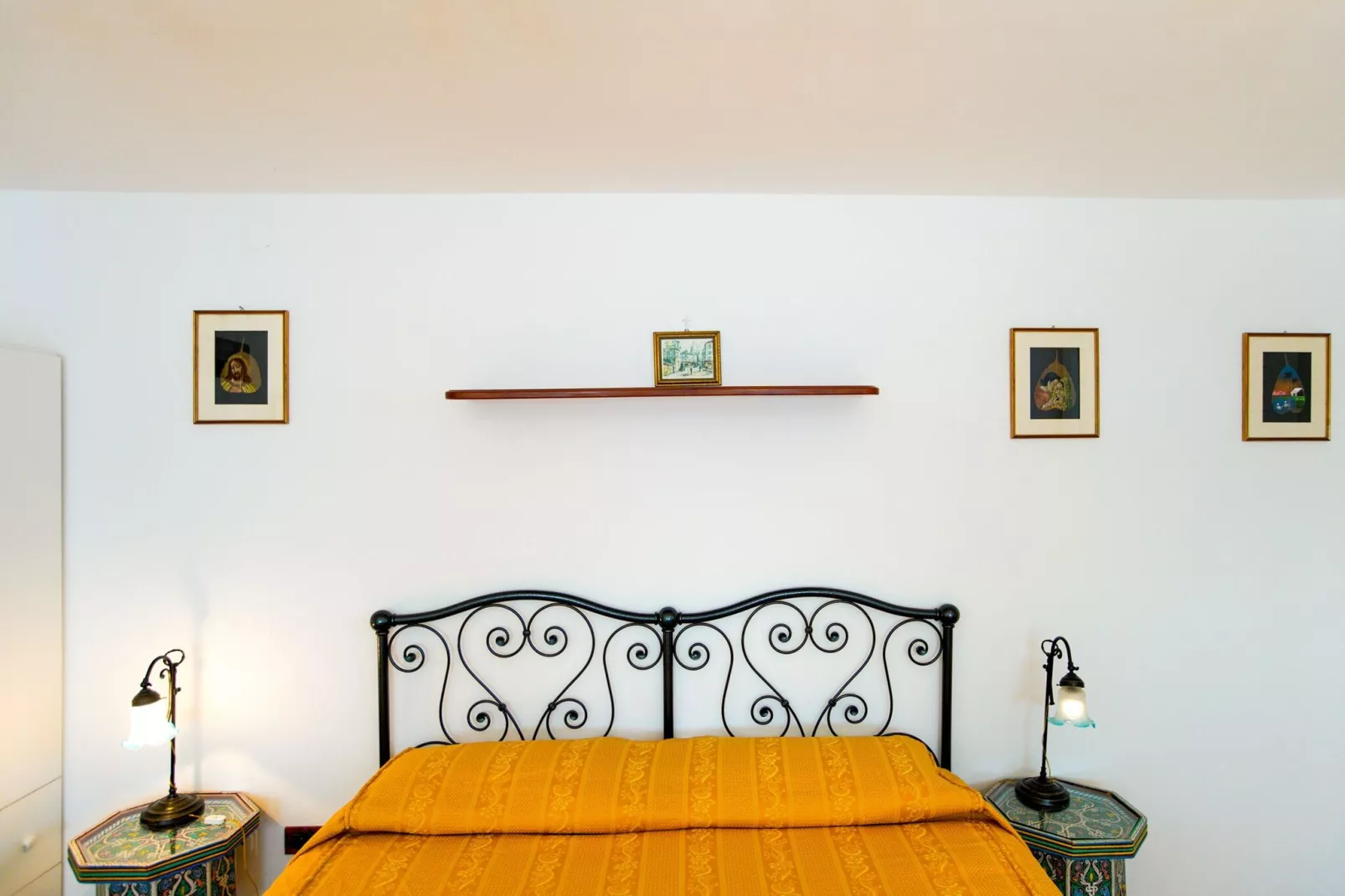 Arienzo-Bedroom