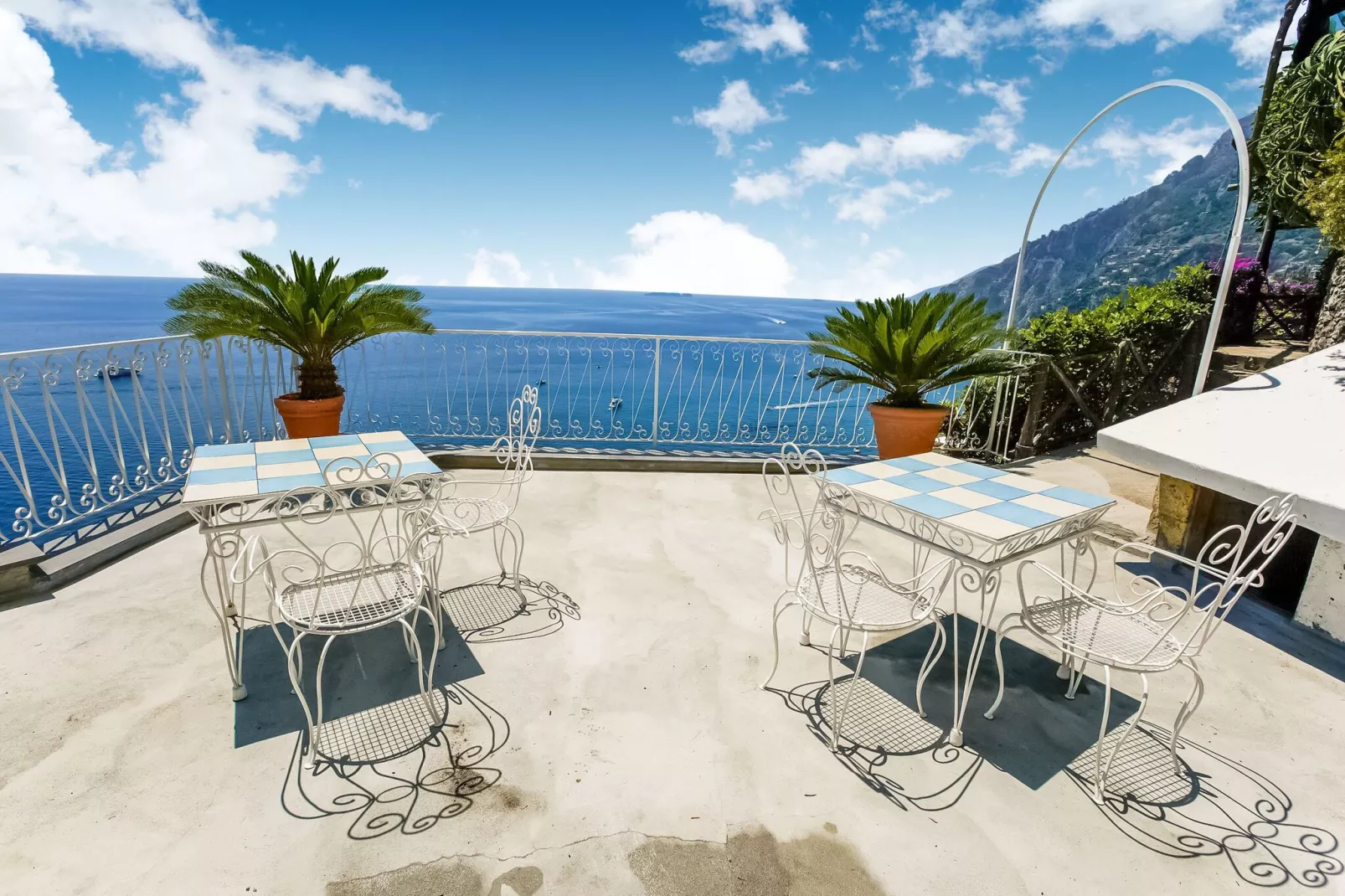 Arienzo-Terrace balcony