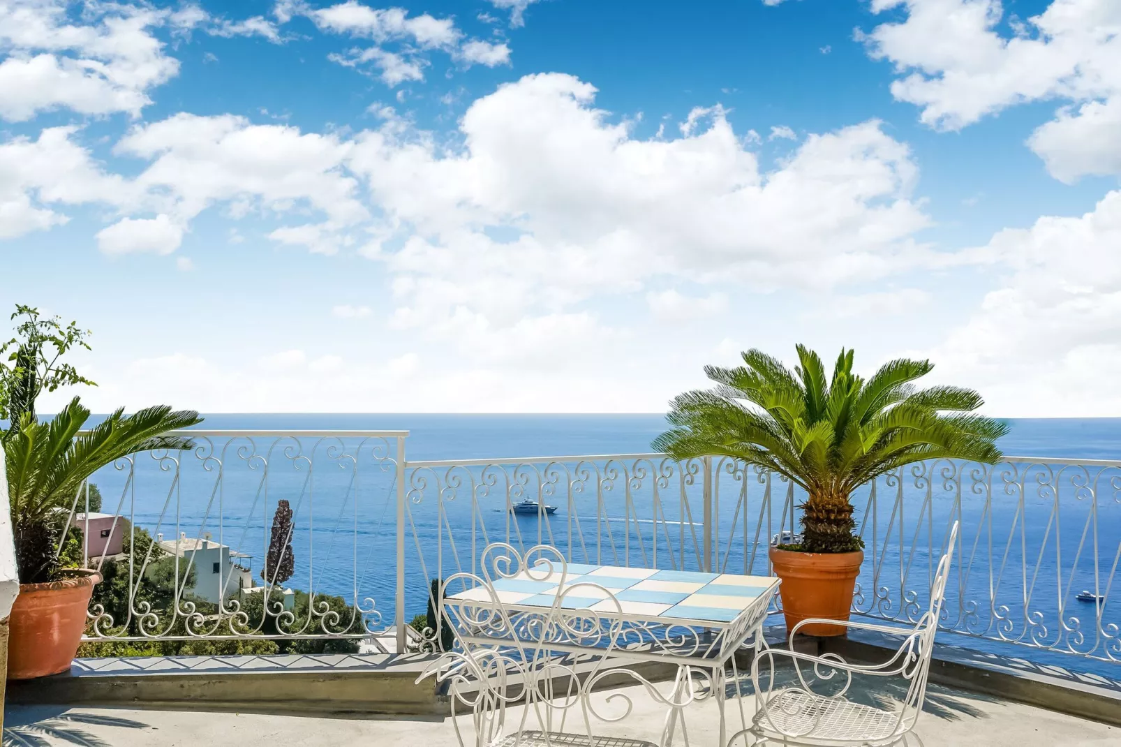Arienzo-Terrace balcony