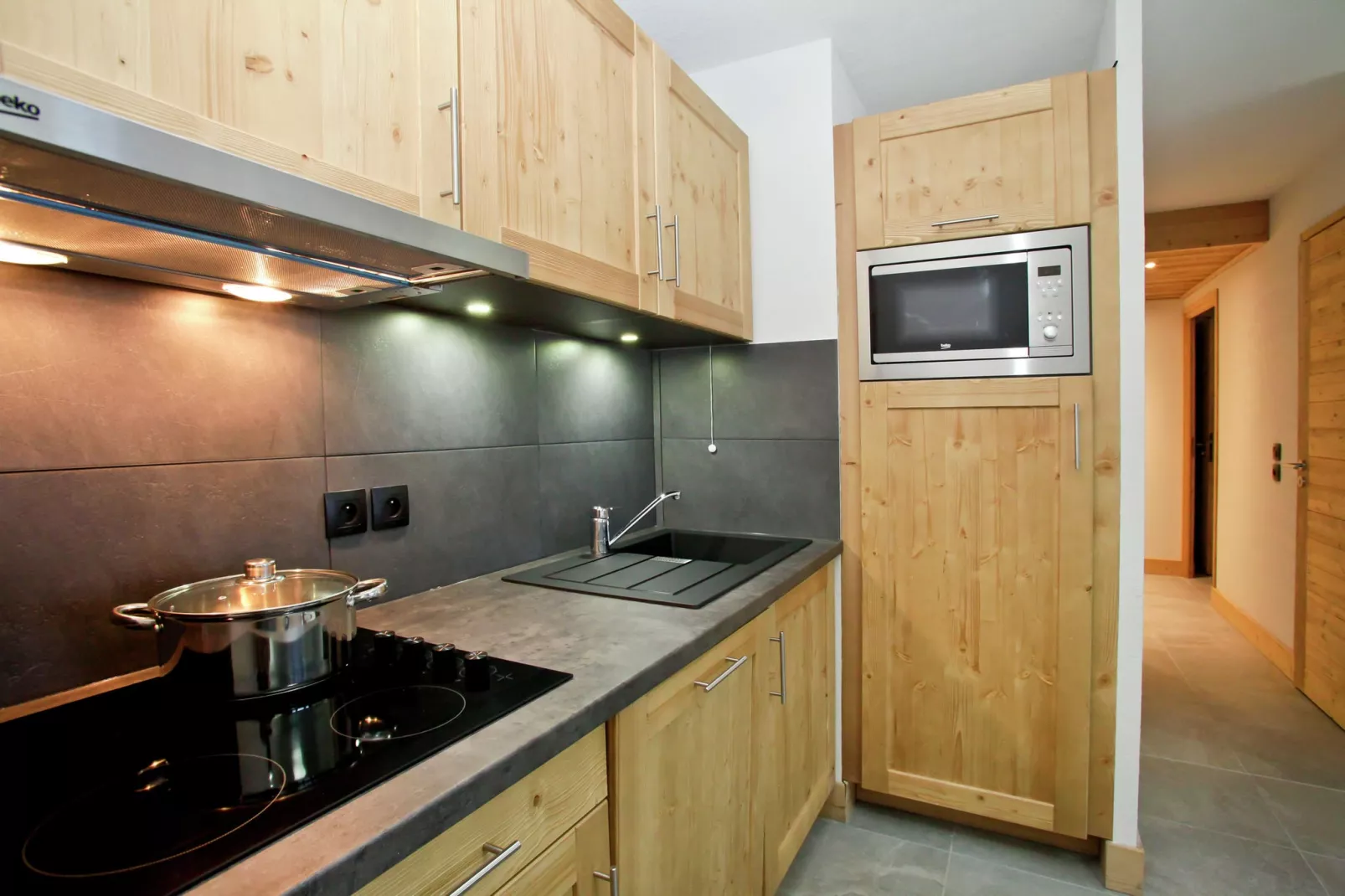 Les Fermes de Chatel 2-Kitchen