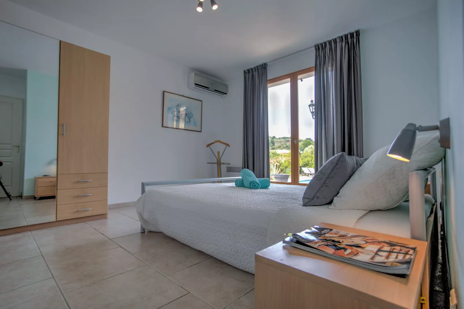 La Cerisette-Bedroom