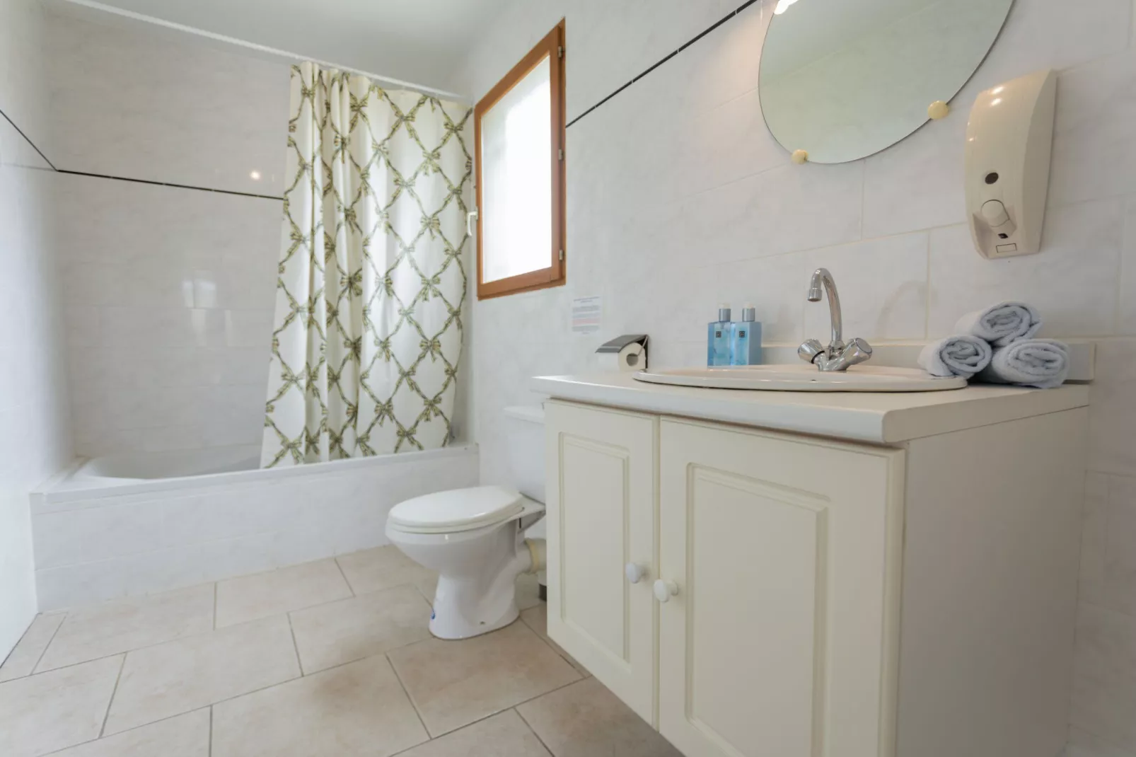 La Cerisette-Bathroom