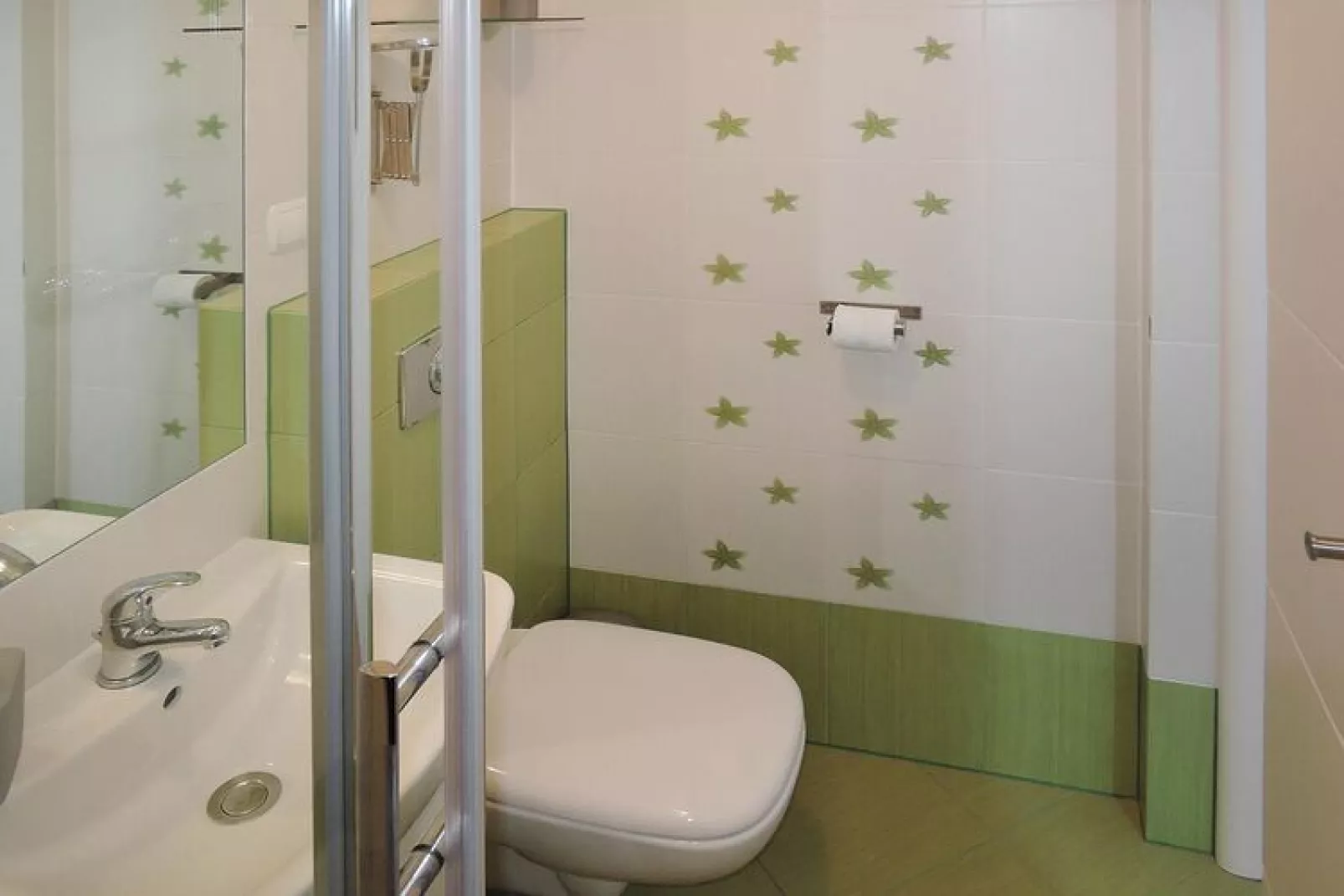 Terraced beautiful house in Miedzyzdroje-Bathroom