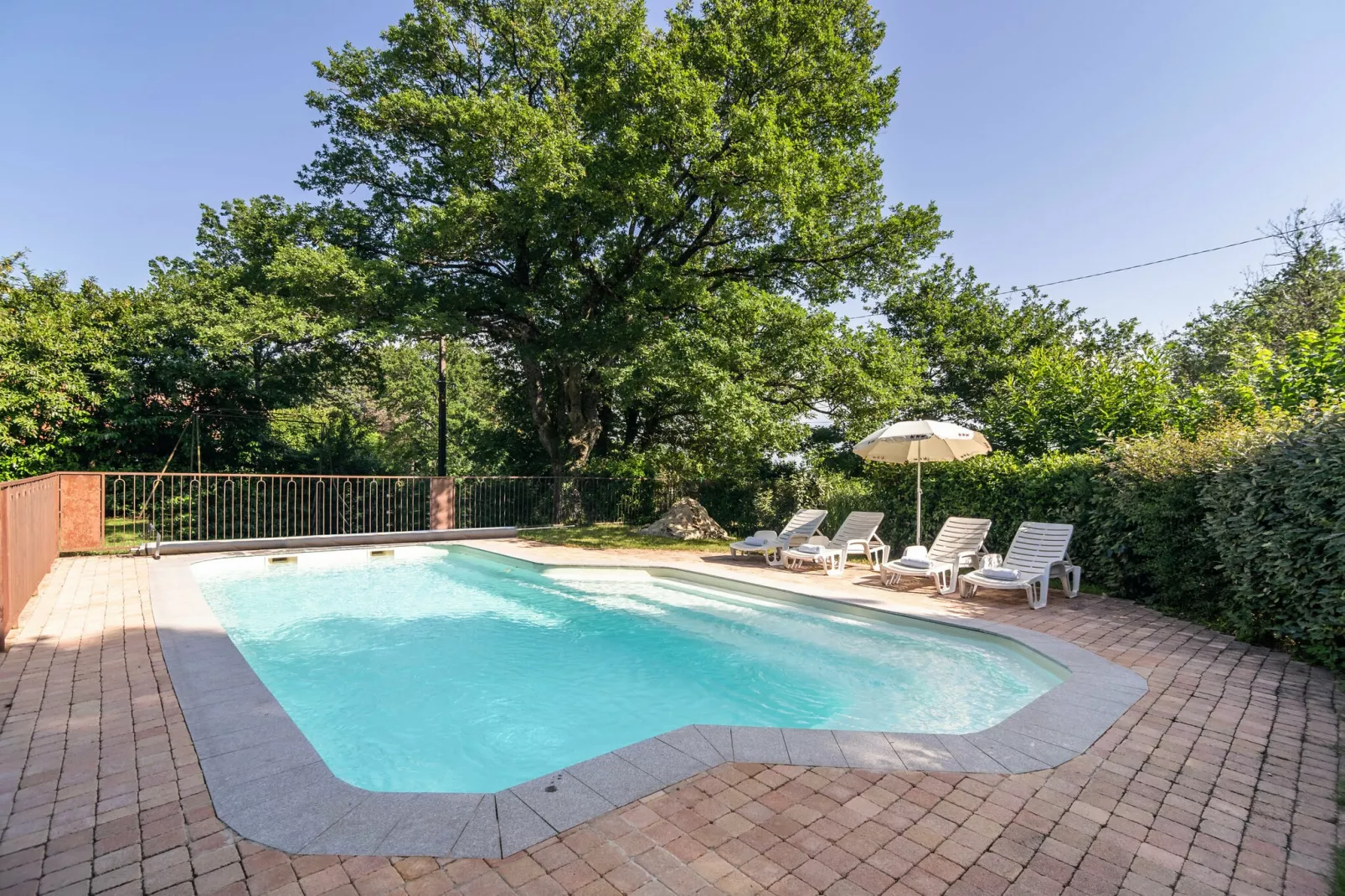 Le Garric-Pool