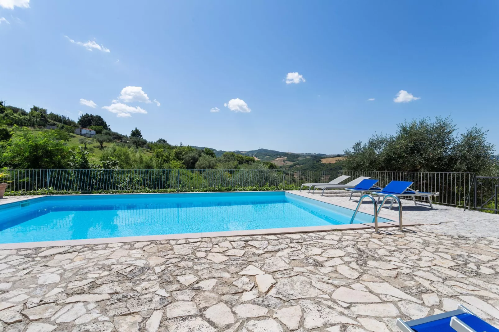 Oleandro 1-Pool