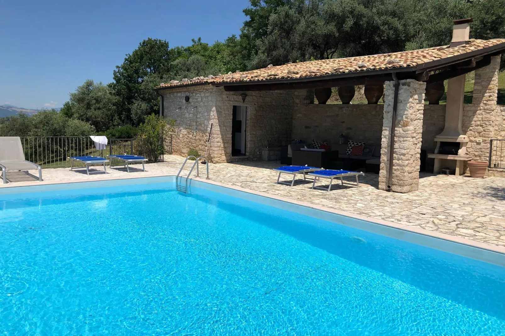 Oleandro 1-Pool