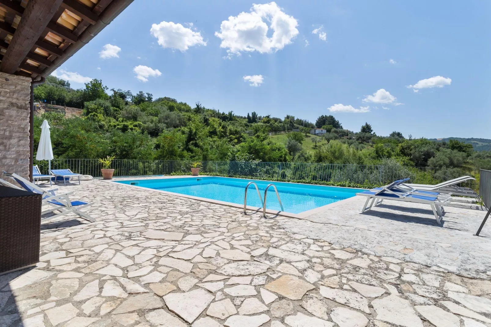 Oleandro 1-Pool