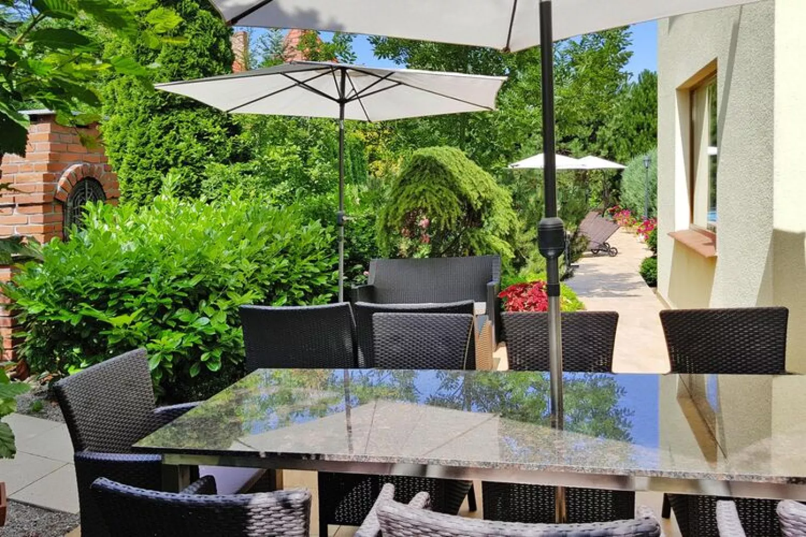 Komfortowy dom wakacyjny z prywatnym basenem dla 8 osób w Trzesaczu-Terrace balcony