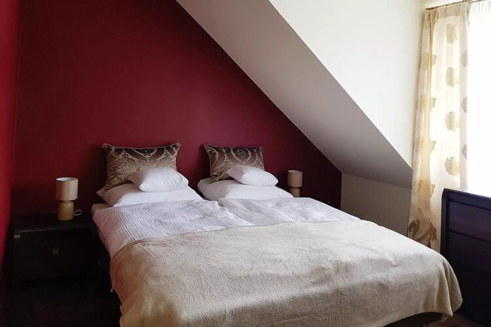 Komfortowy dom wakacyjny z prywatnym basenem dla 8 osób w Trzesaczu-Bedroom