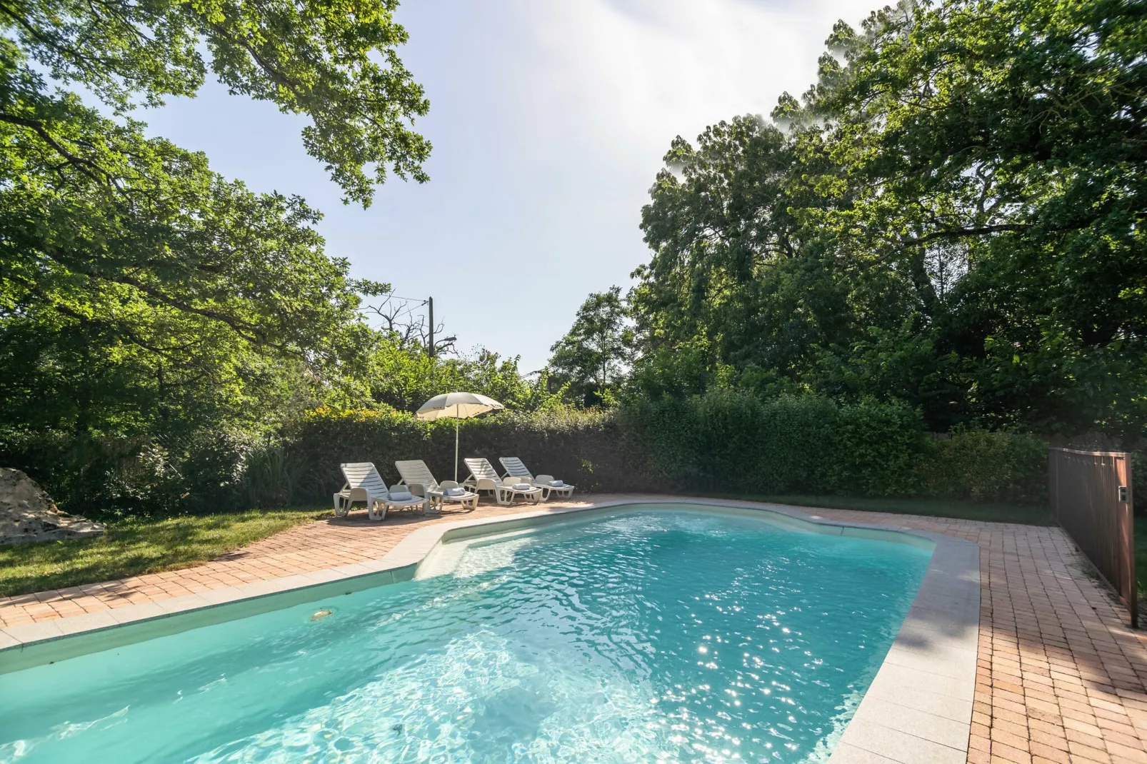 Le Garric-Pool