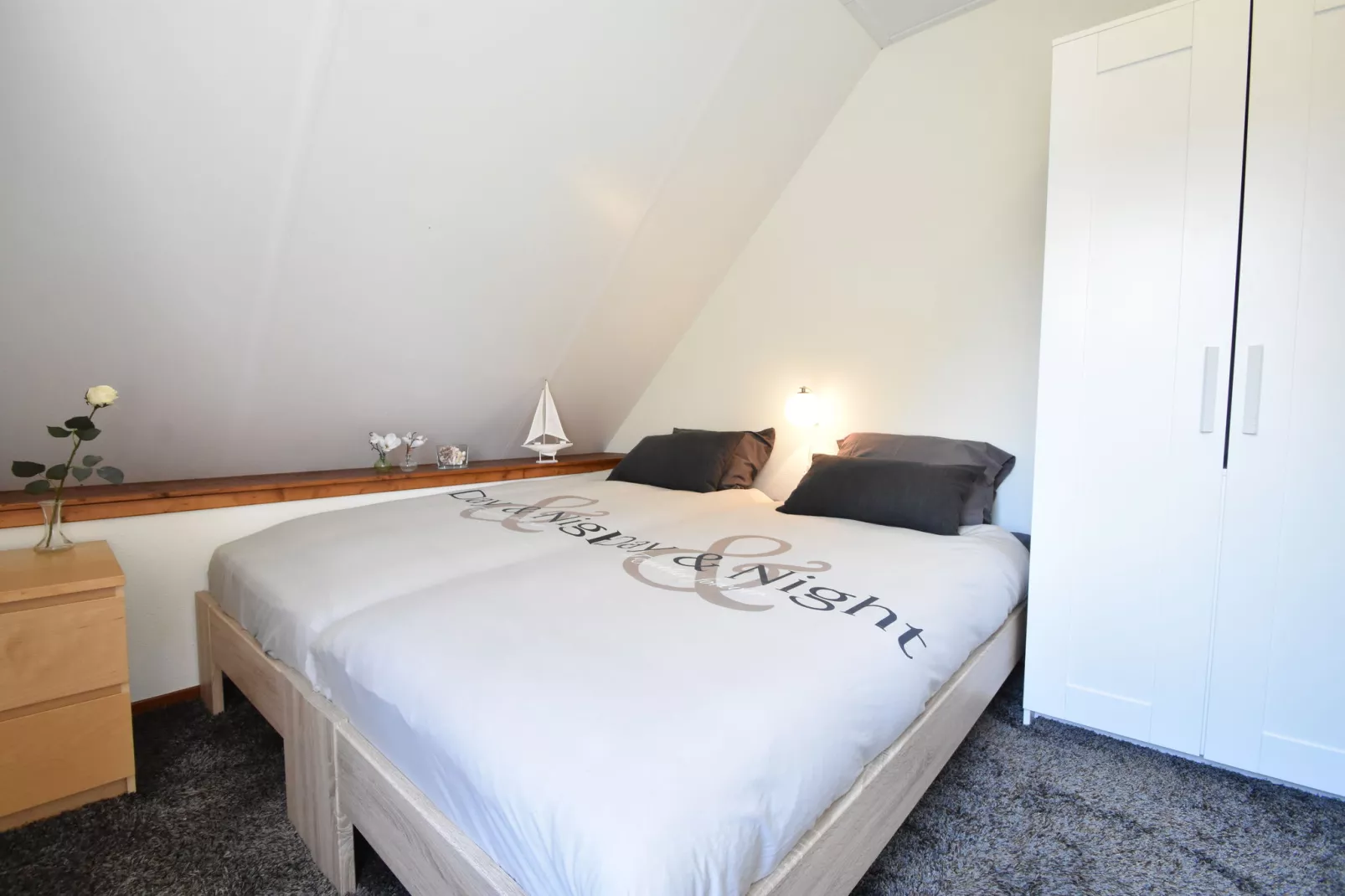 De Notenweide-Bedroom