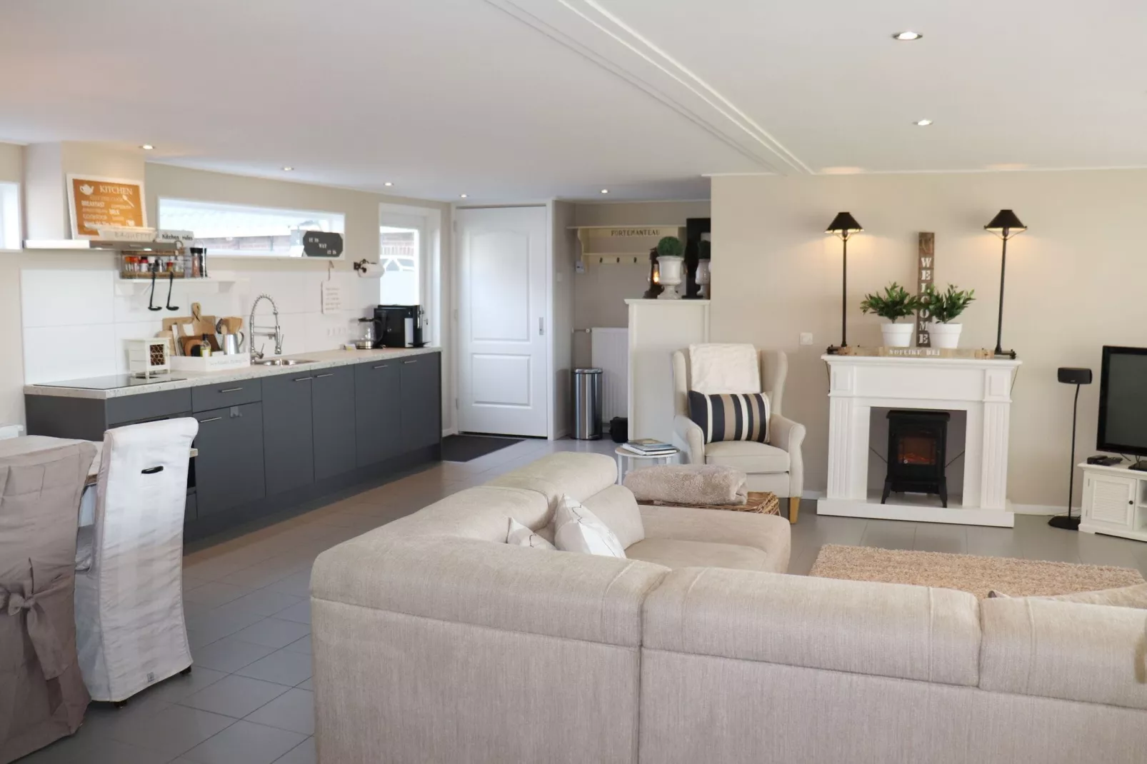 Wol Thus-Living room