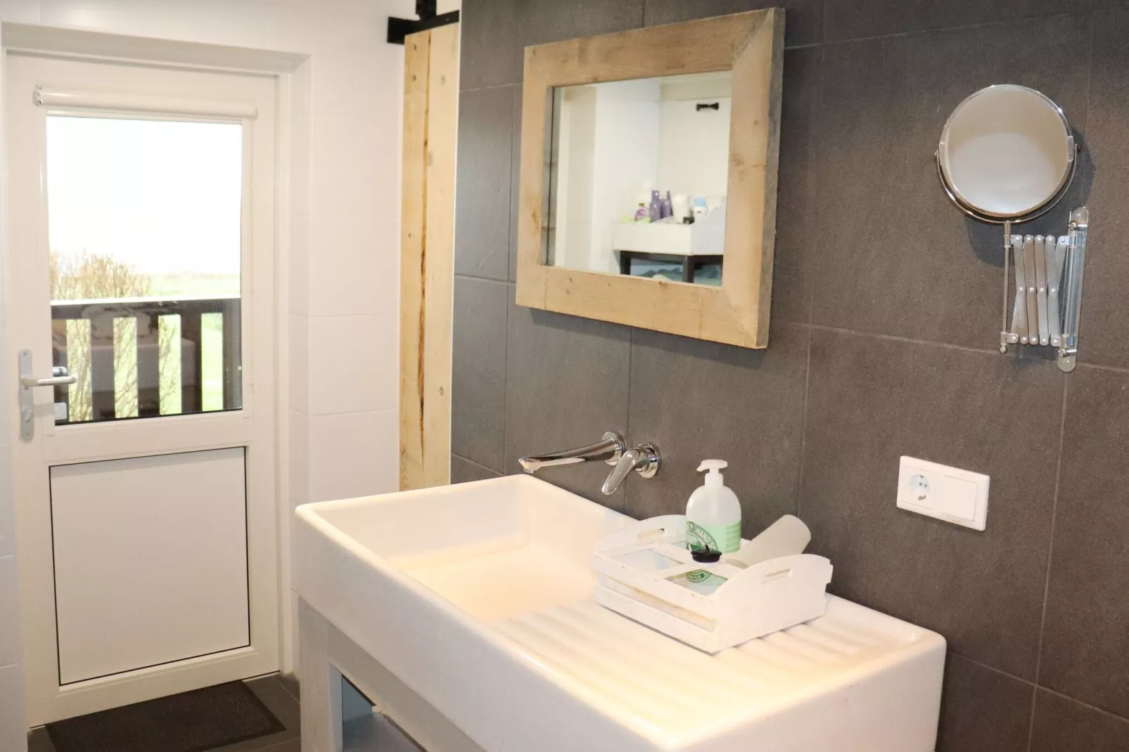 Wol Thus-Bathroom