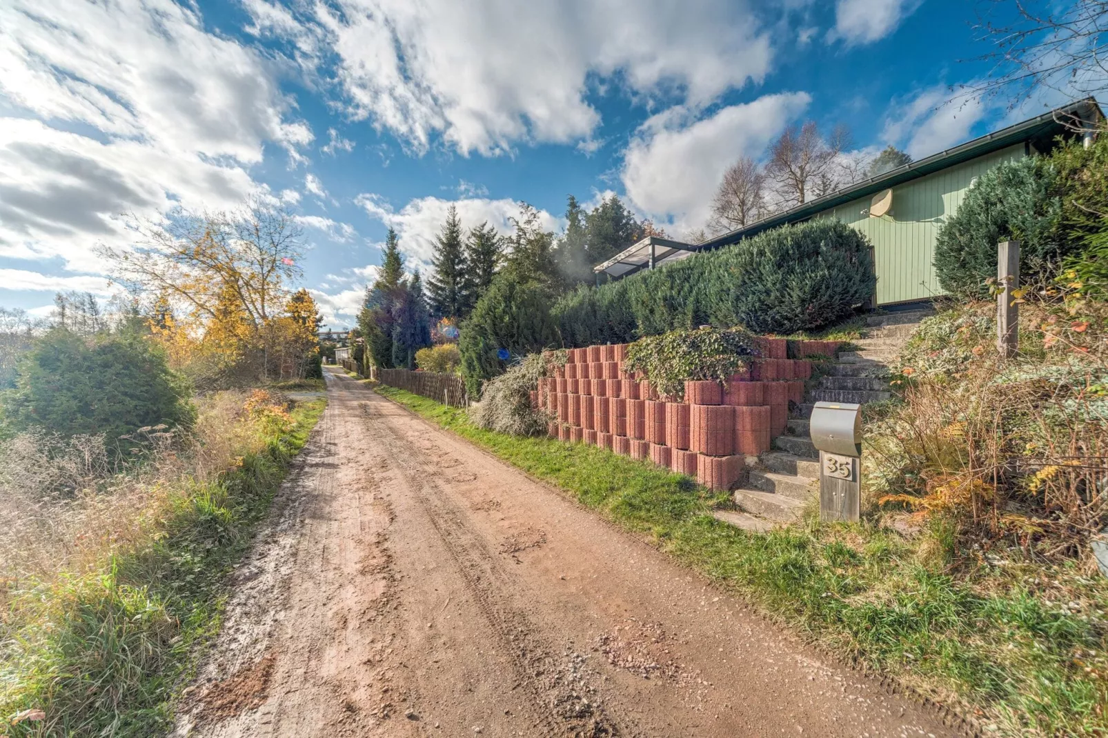 Holiday home with terrace next to the forest-Areas summer 1km