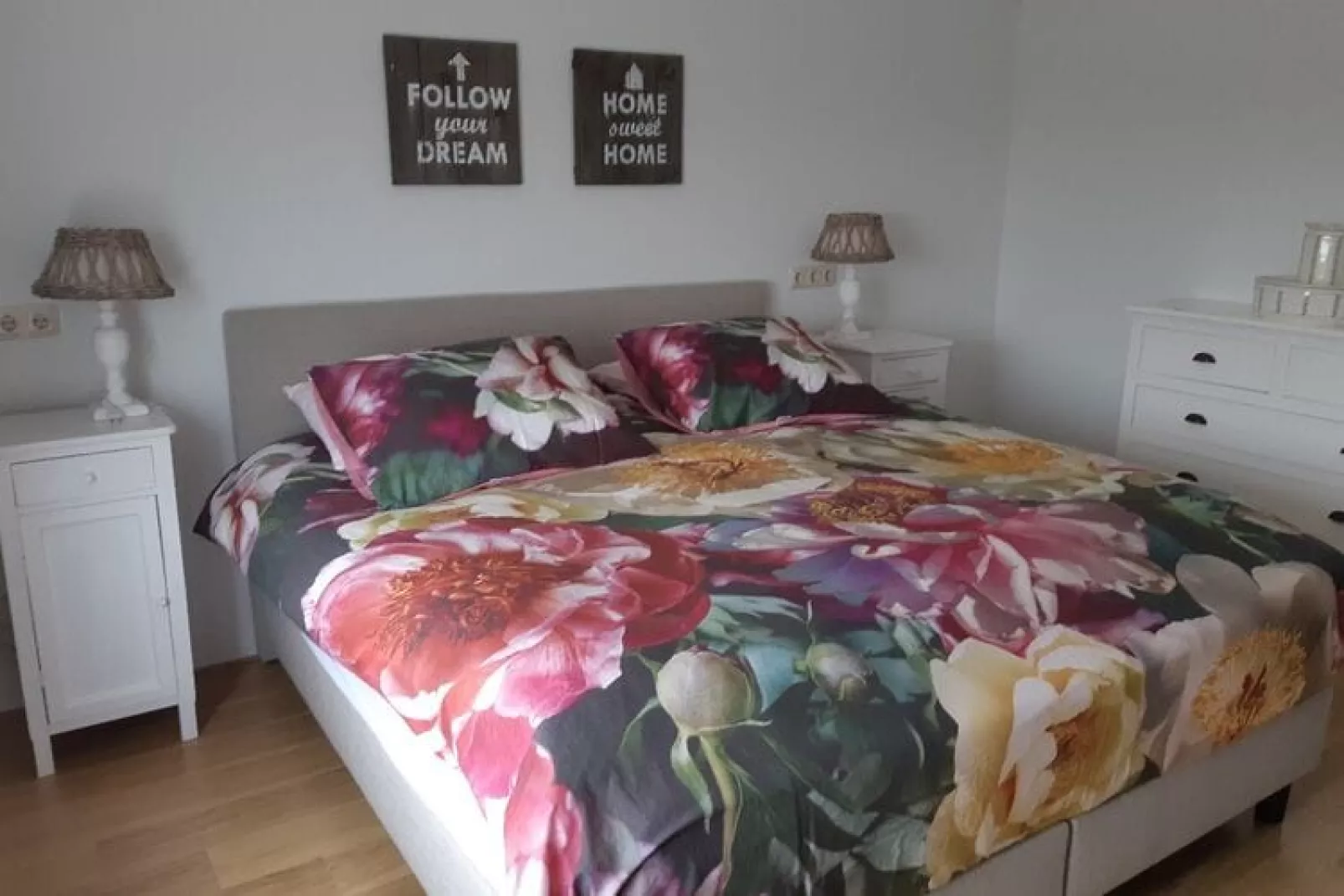 Wol Thus-Bedroom