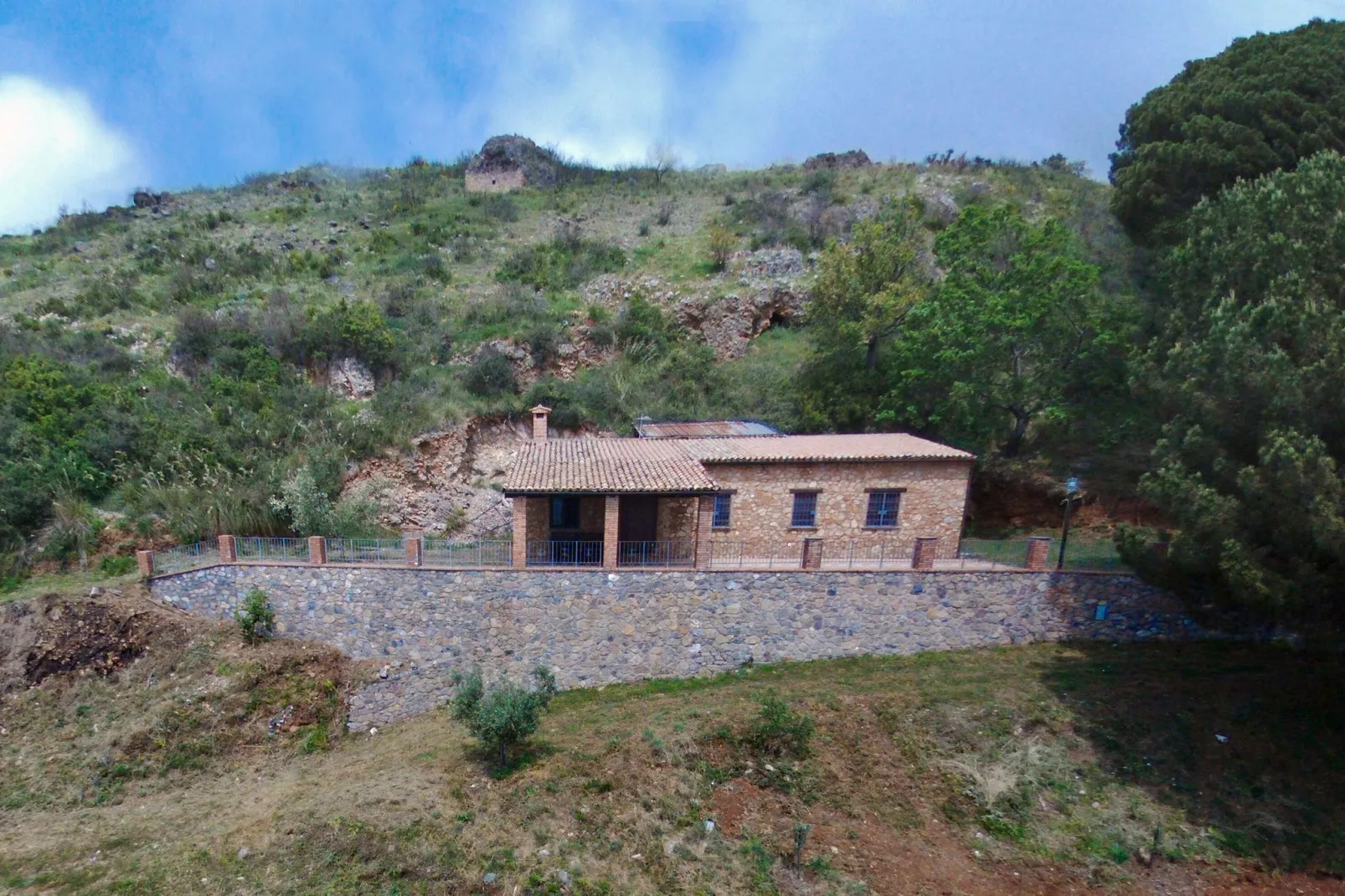 Tuono-Exterior summer