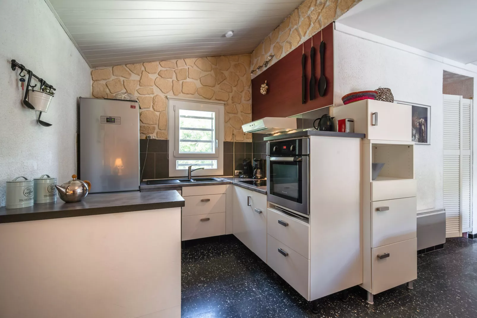 Villa Les Ecureuils-Kitchen