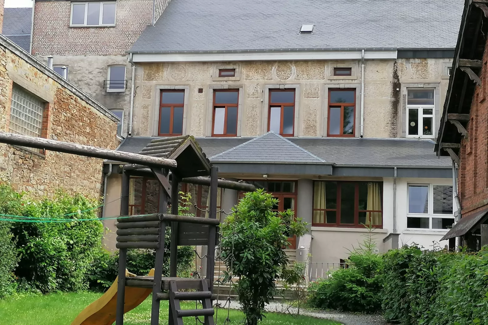 Le Gite de Saint Gilles-Außenbereich Sommer