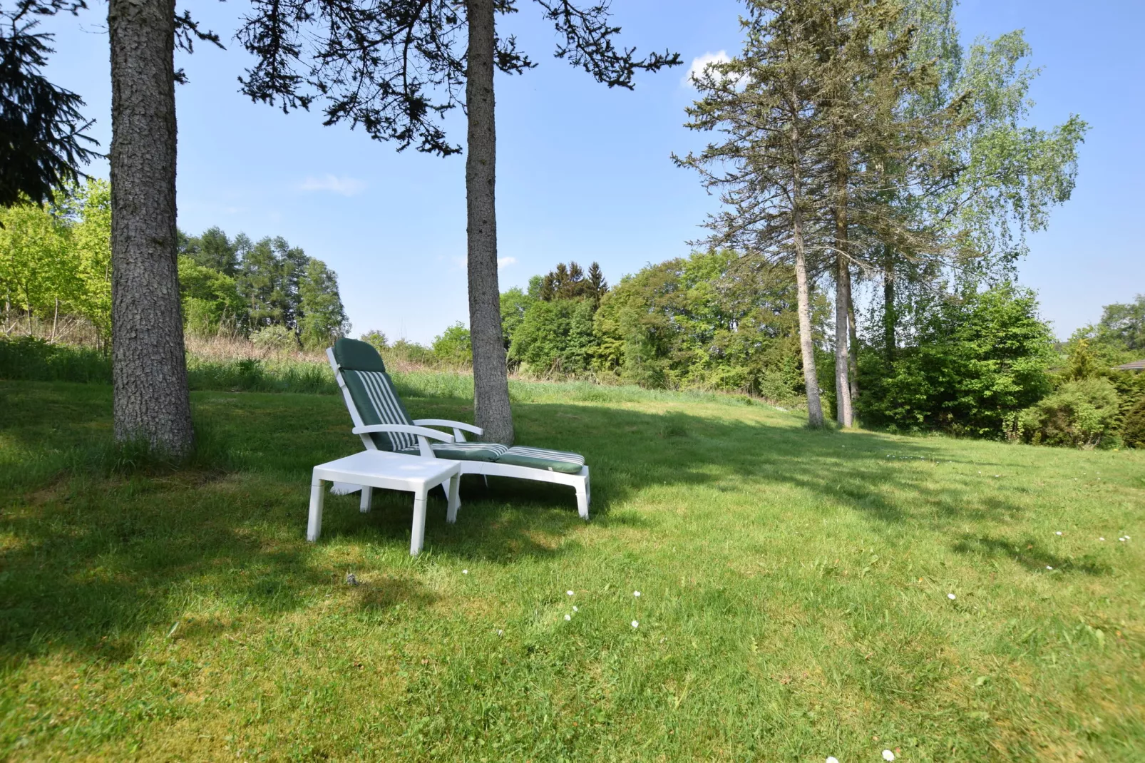 Le Chalet de Cherapont-Gardens summer