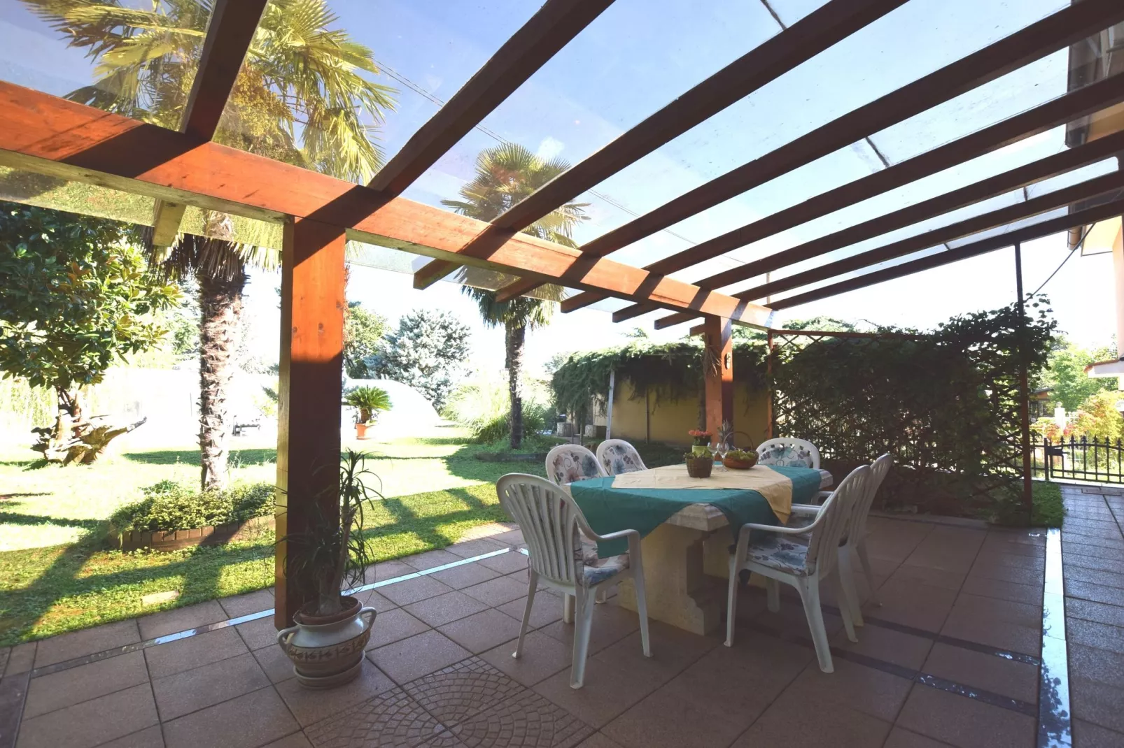 Sara-Terrace balcony