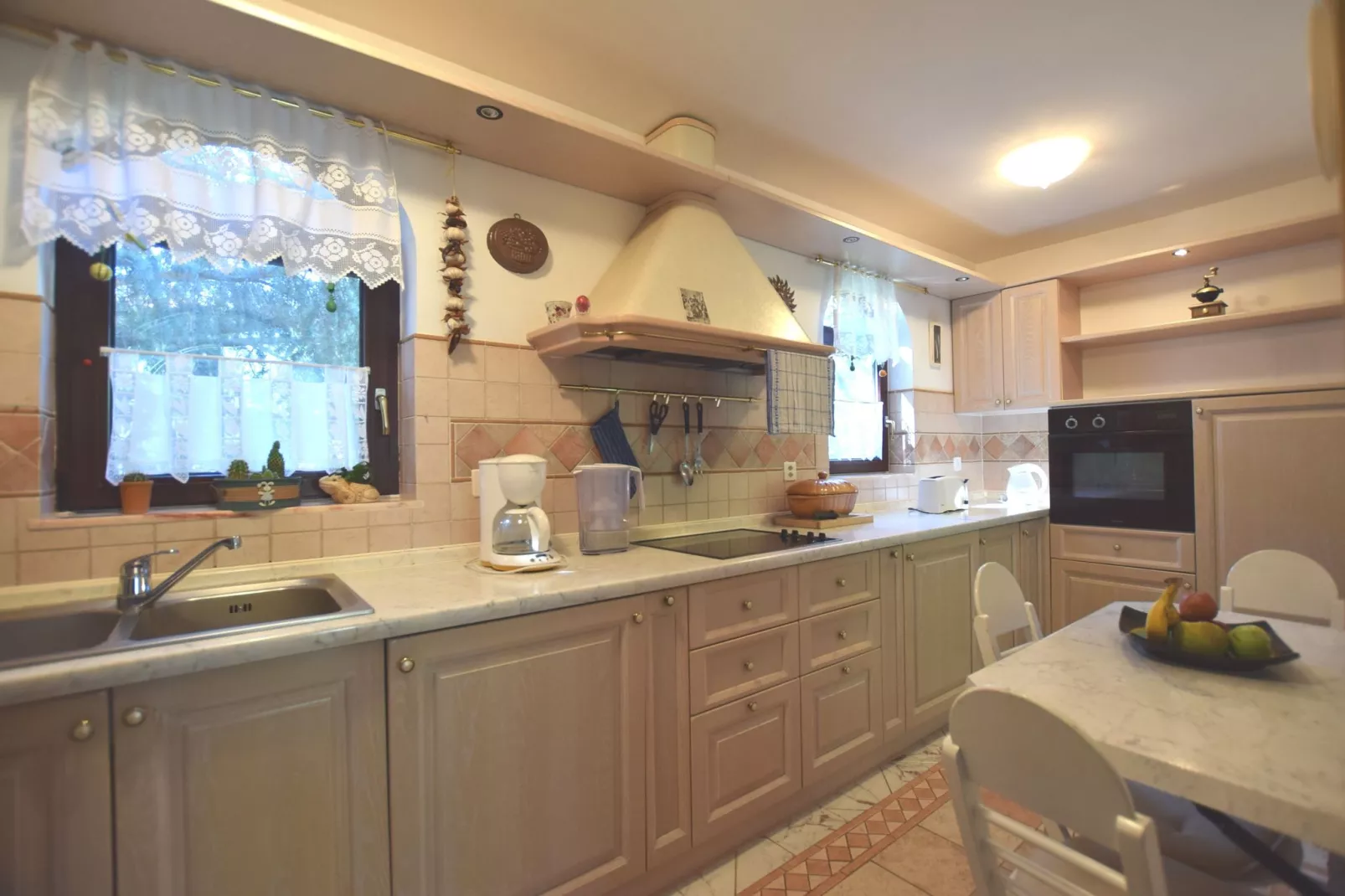 Sara-Kitchen