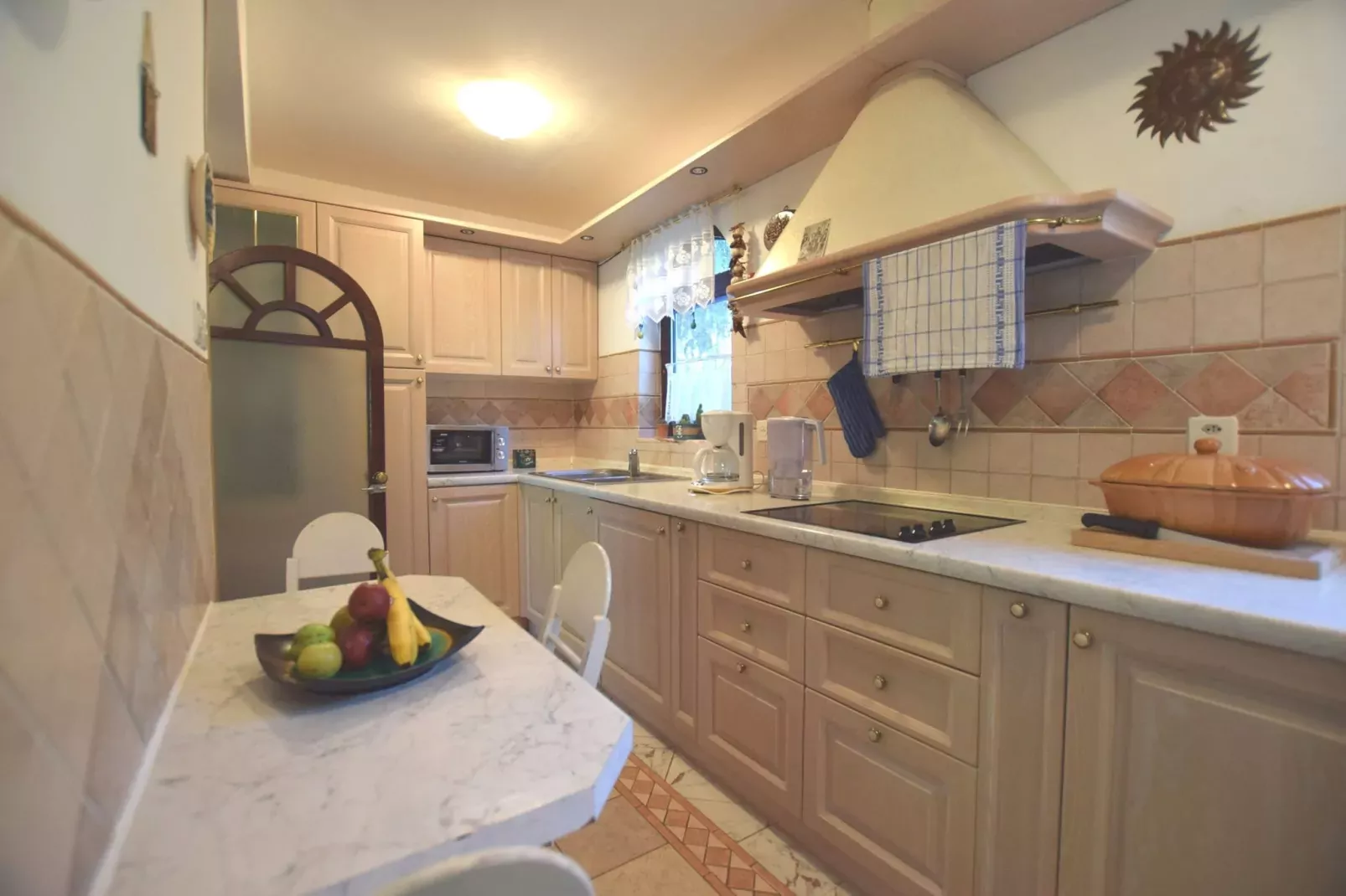 Sara-Kitchen