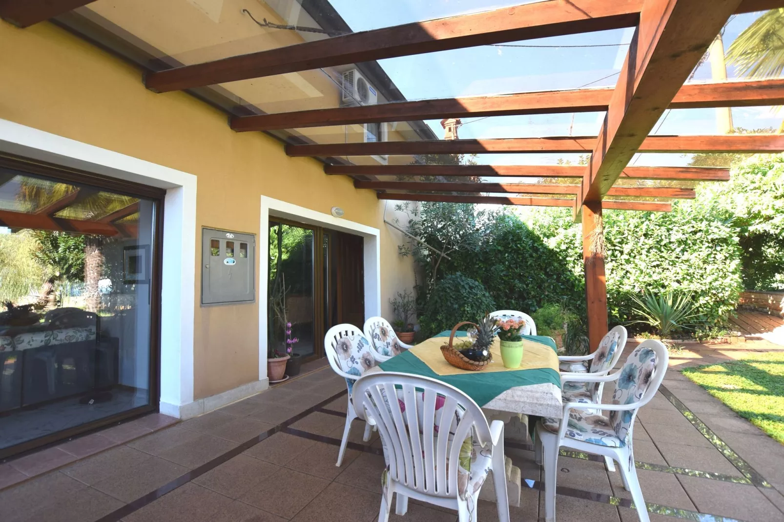 Sara-Terrace balcony
